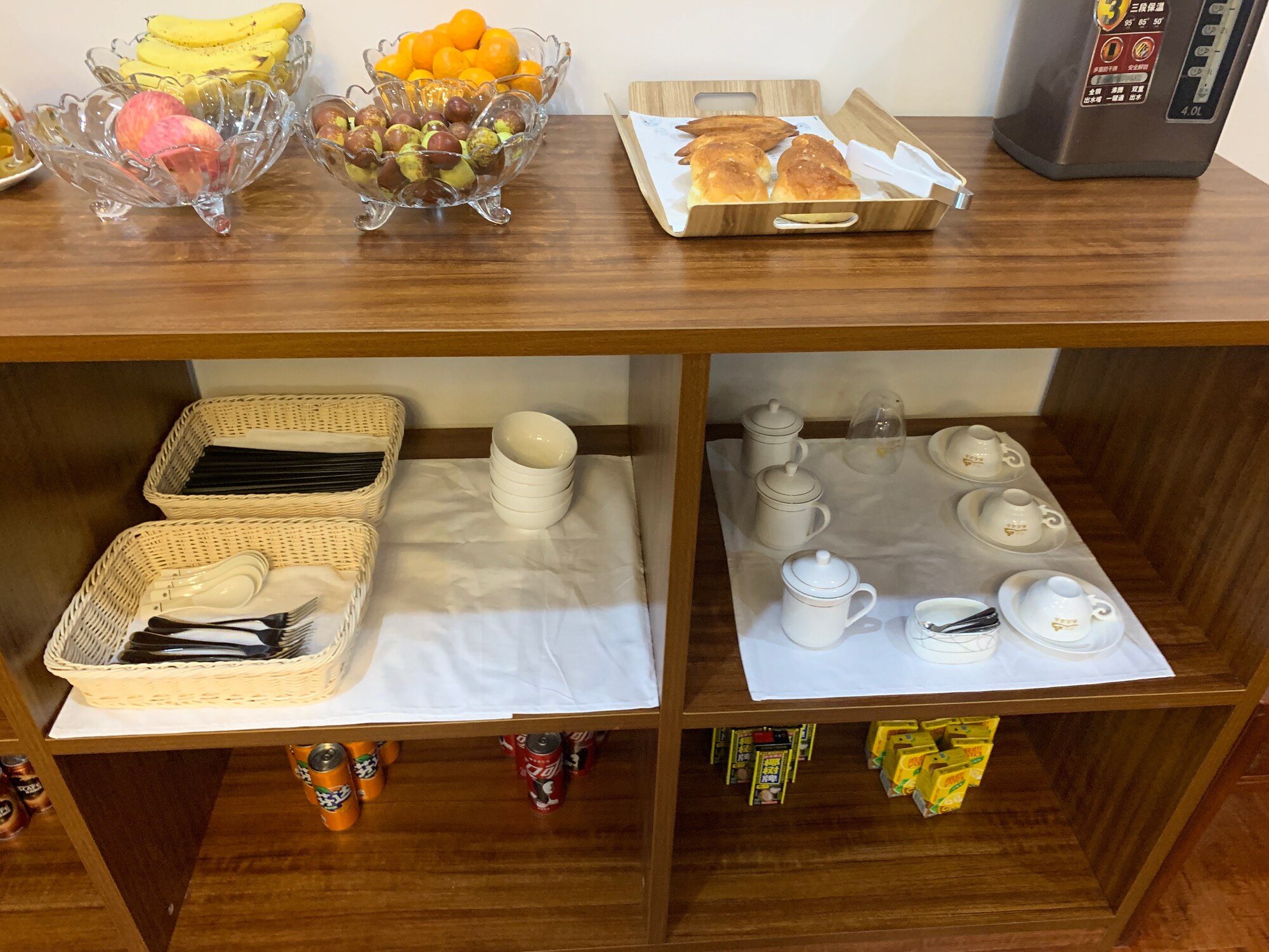 #1 of 5 images of First Class Lounge (No. 5)