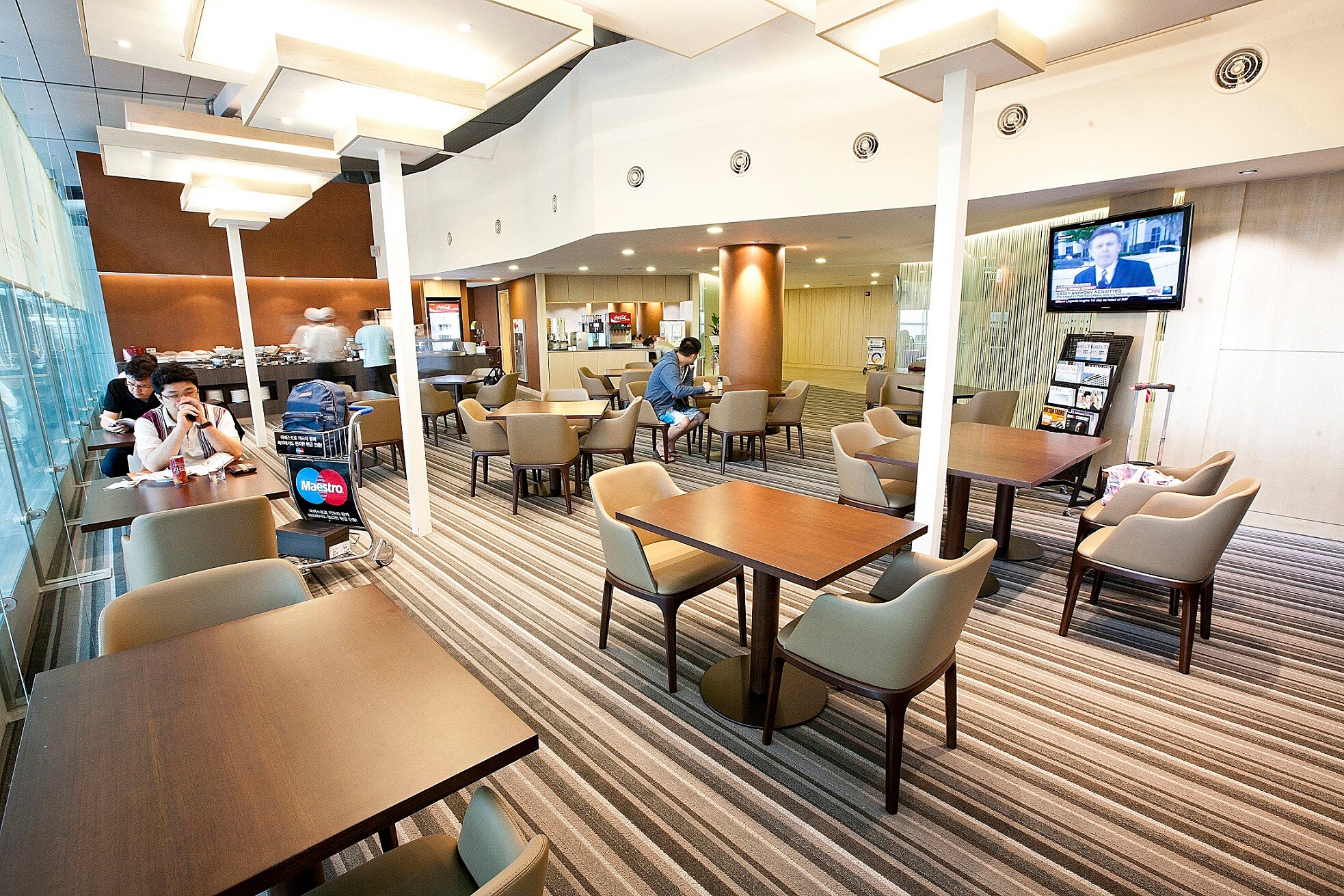 #3 of 5 images of MATINA Lounge East (Gate 11)
