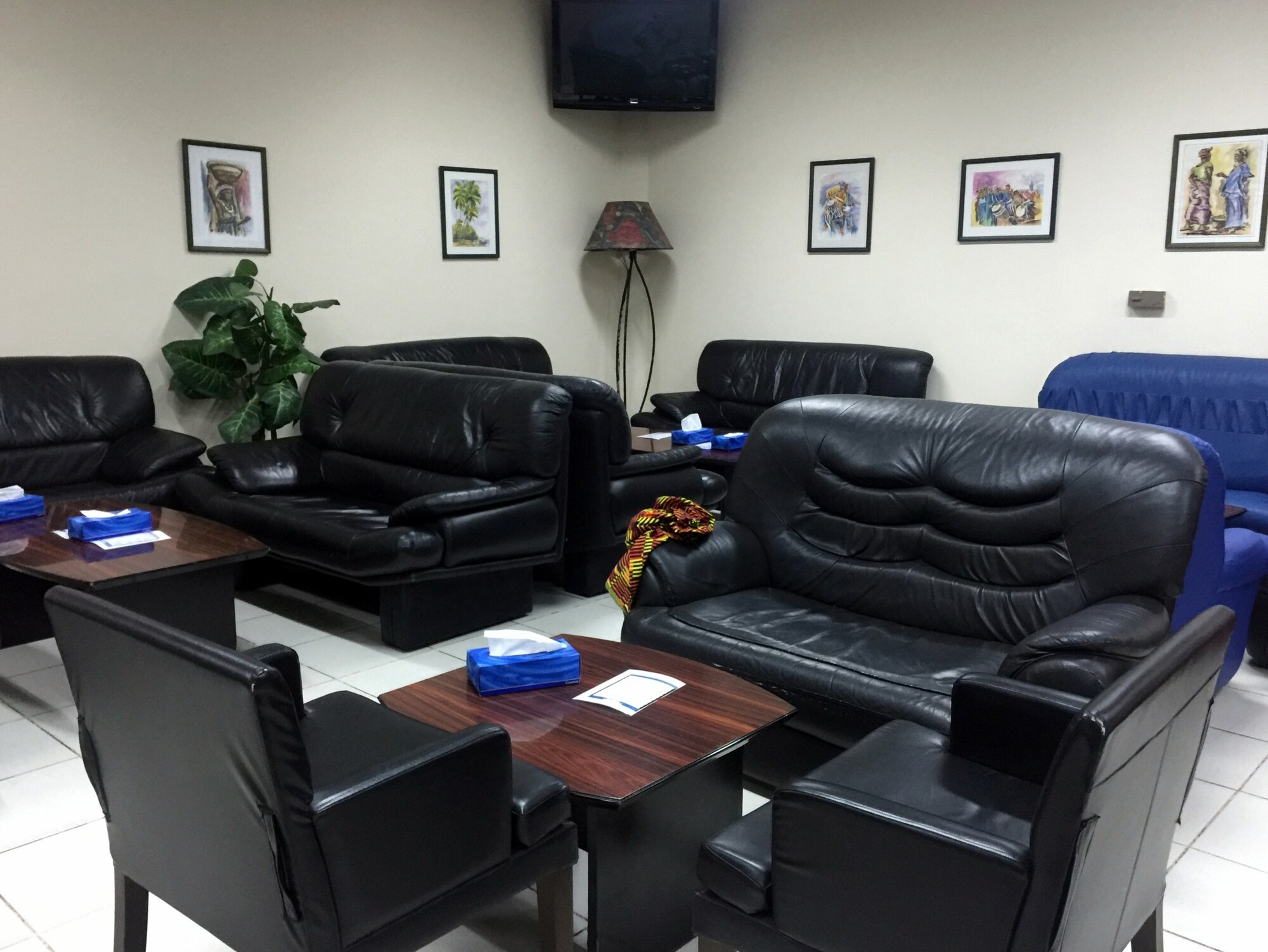 #5 of 5 images of First Class Lounge (Temporary Location)