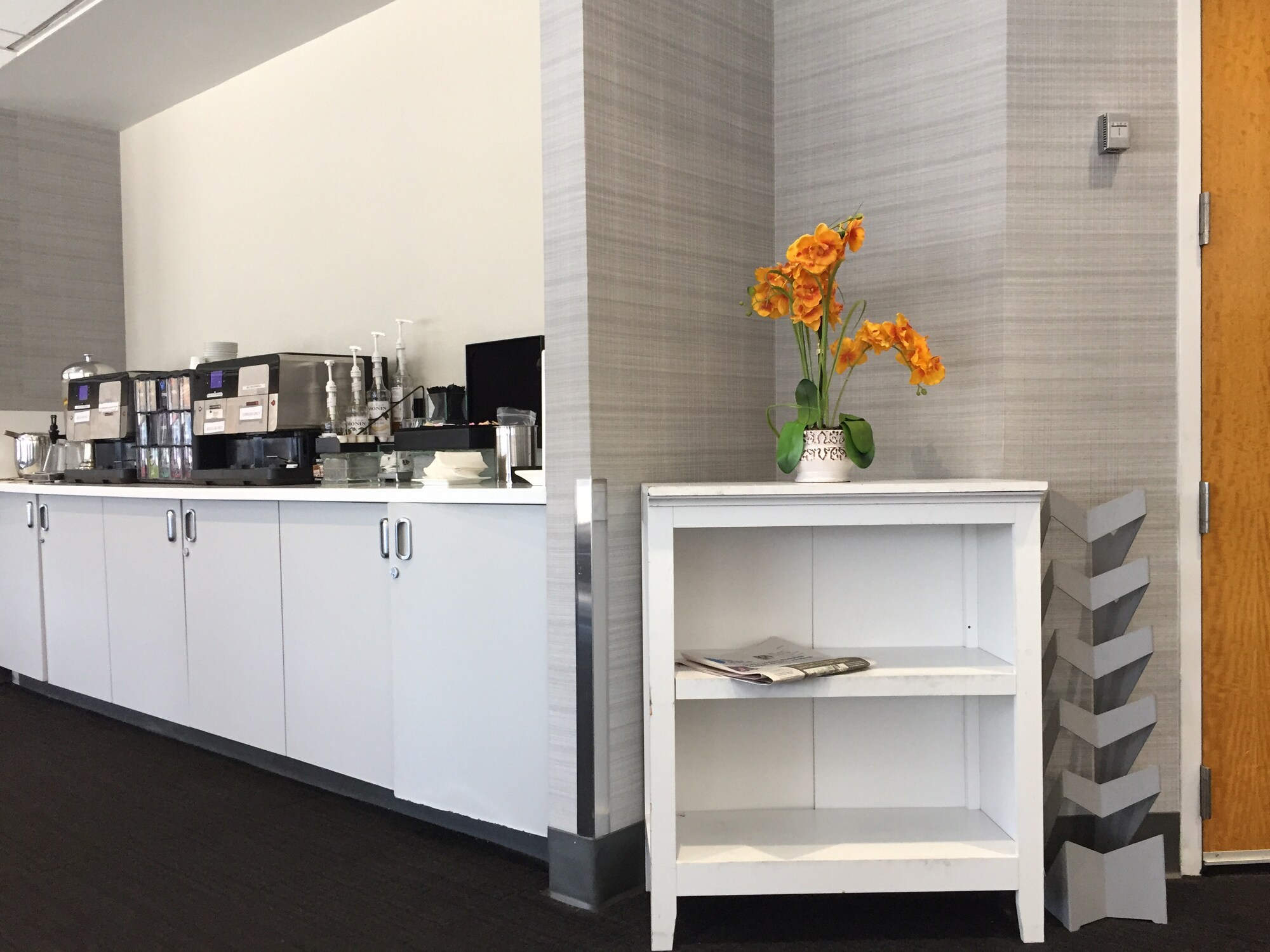 #4 of 5 images of The Lounge BOS