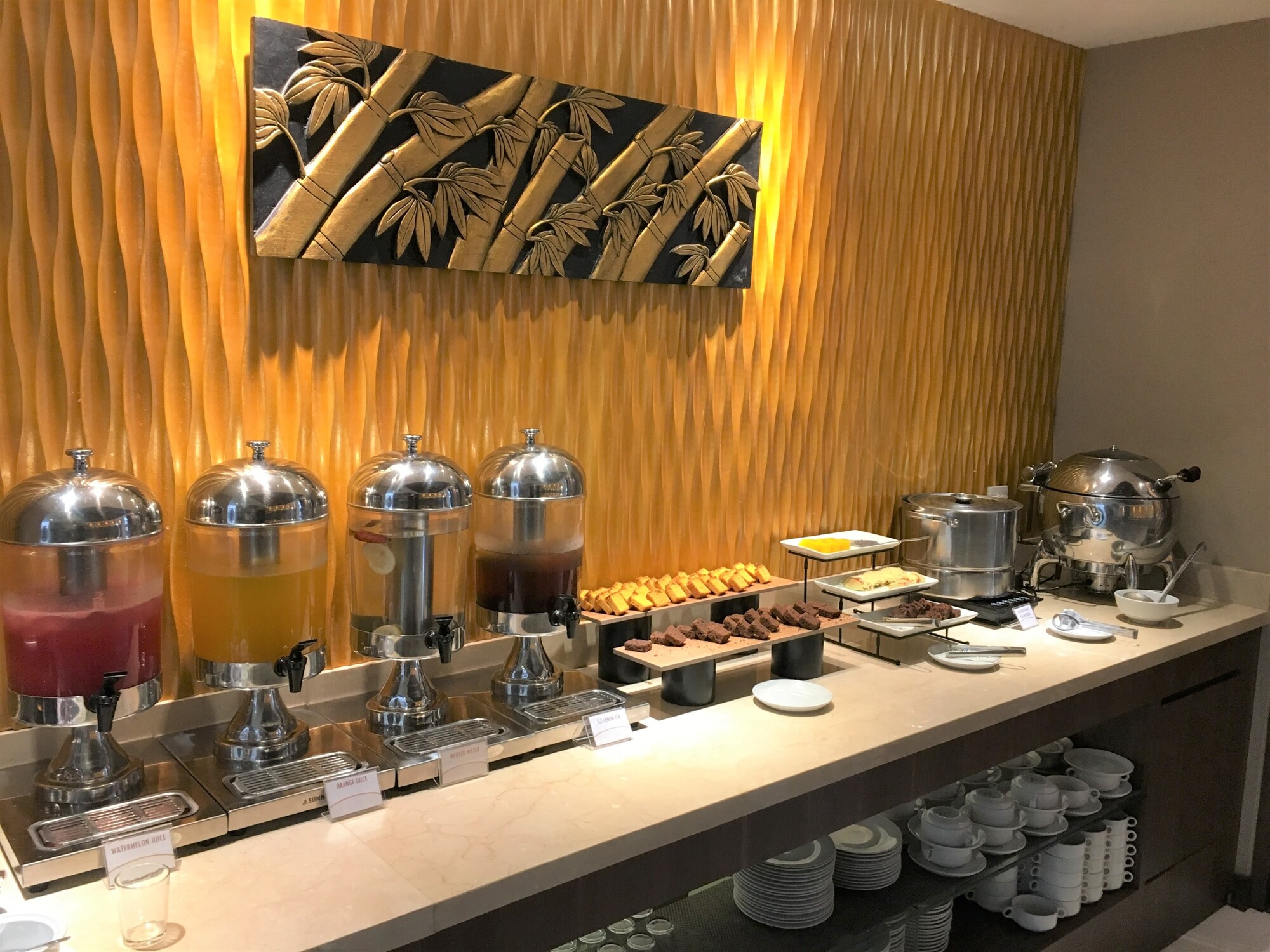 #5 of 5 images of Saphire Blue Sky Executive Lounge