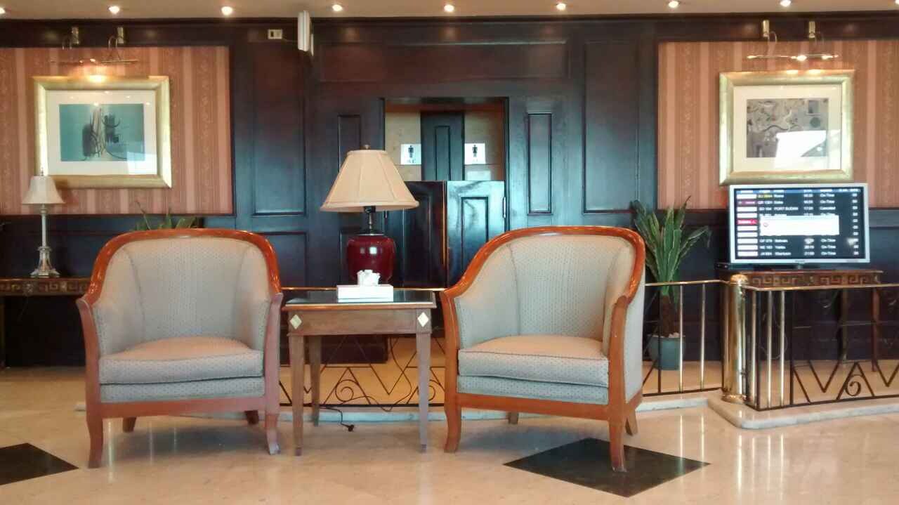 #2 of 4 images of First Class Lounge