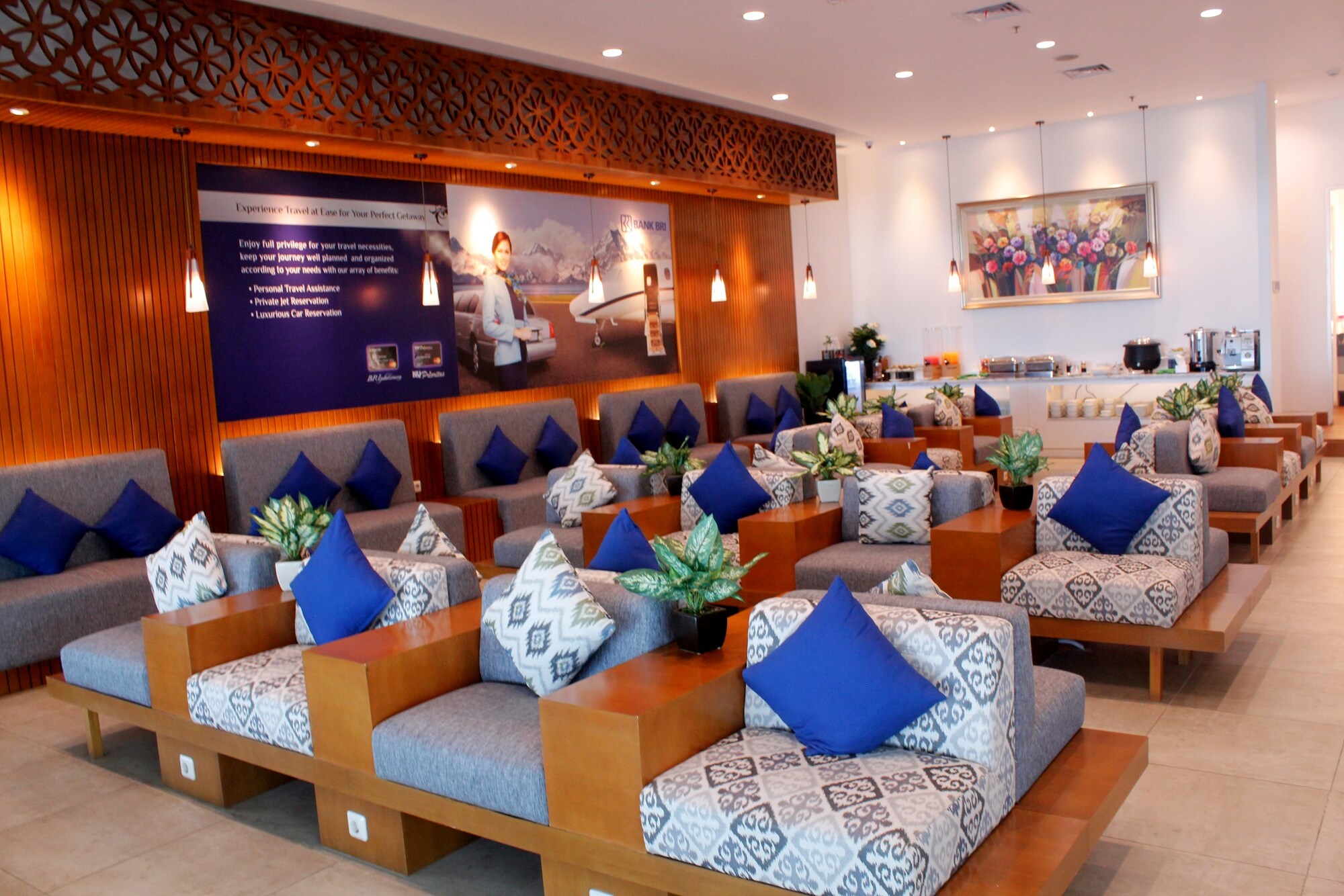 #2 of 5 images of T/G Lounge (Temporarily Closed)