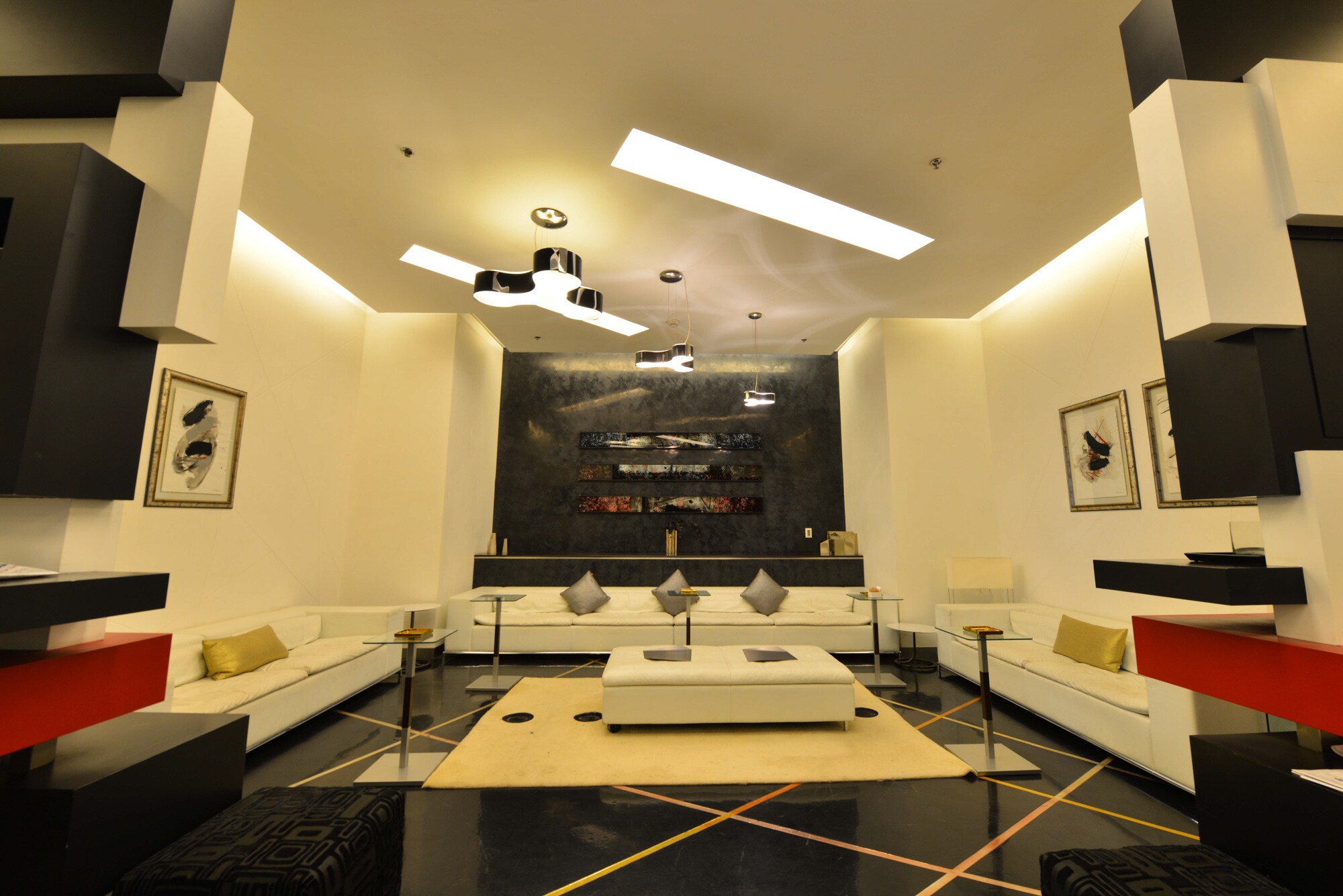 #3 of 5 images of Pearl Lounge (Temporarily Closed)
