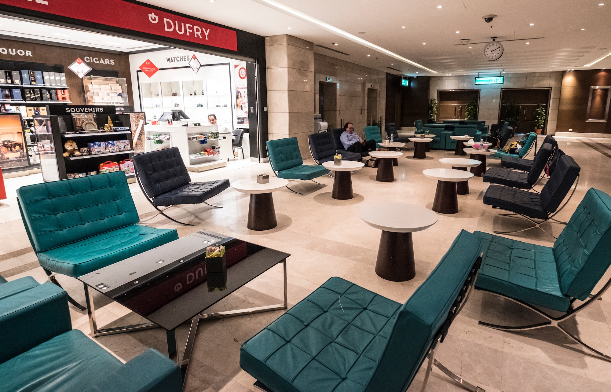 #4 of 5 images of First Class Lounge