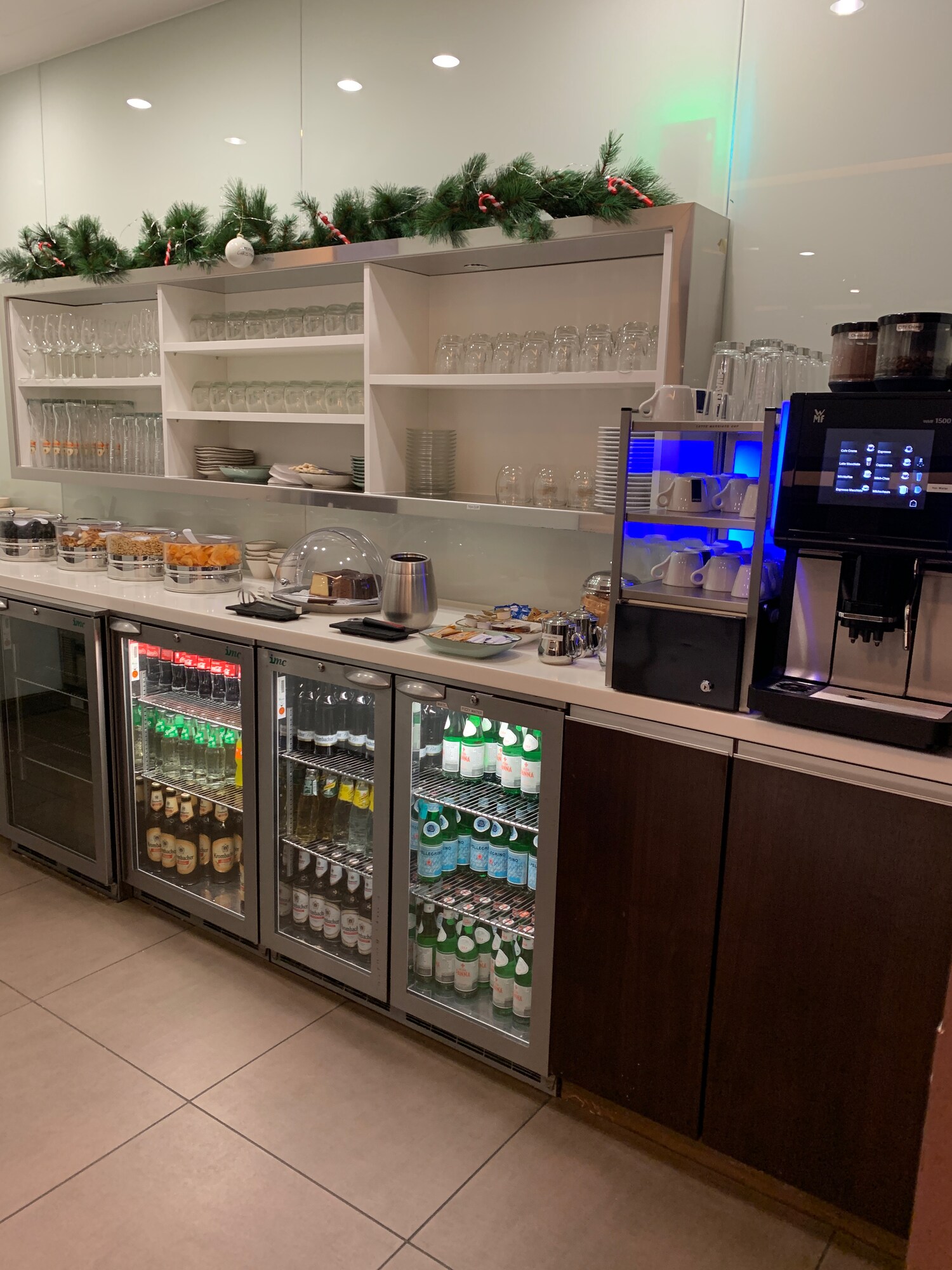 #4 of 5 images of Priority Lounge