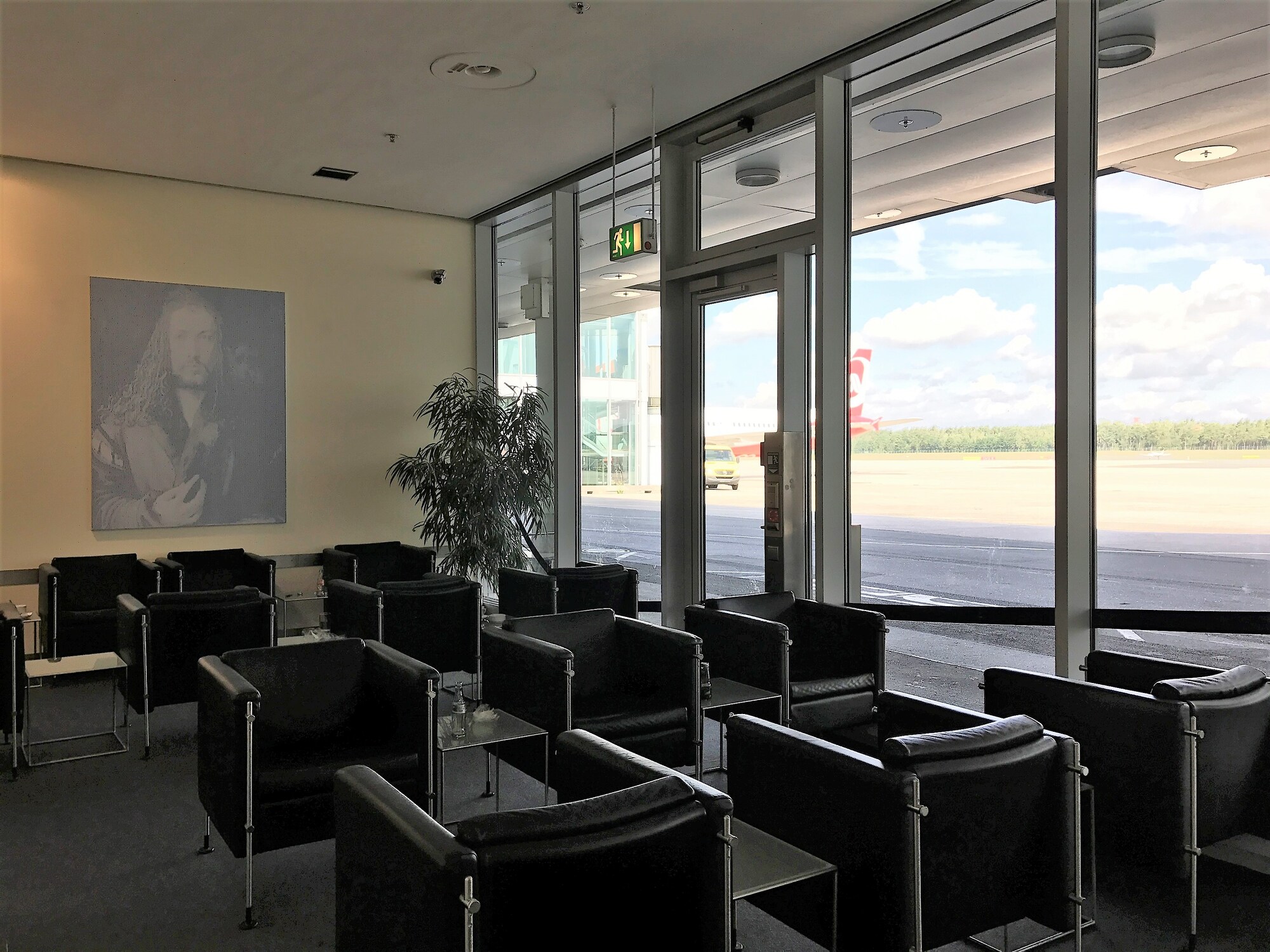 #4 of 5 images of Duerer Lounge (Temporarily Closed)