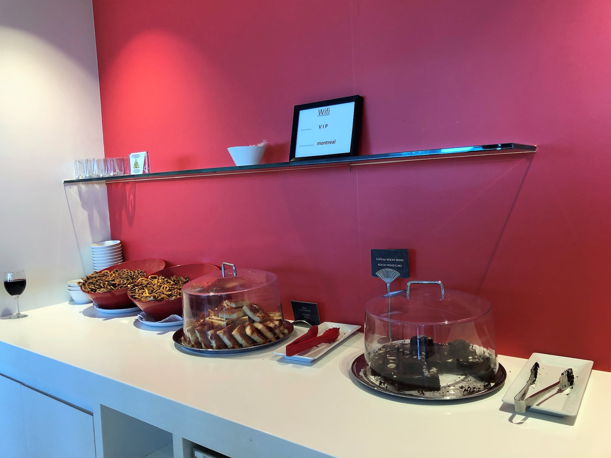 #2 of 5 images of Montreal National Bank World Mastercard Lounge (Temporarily Closed)
