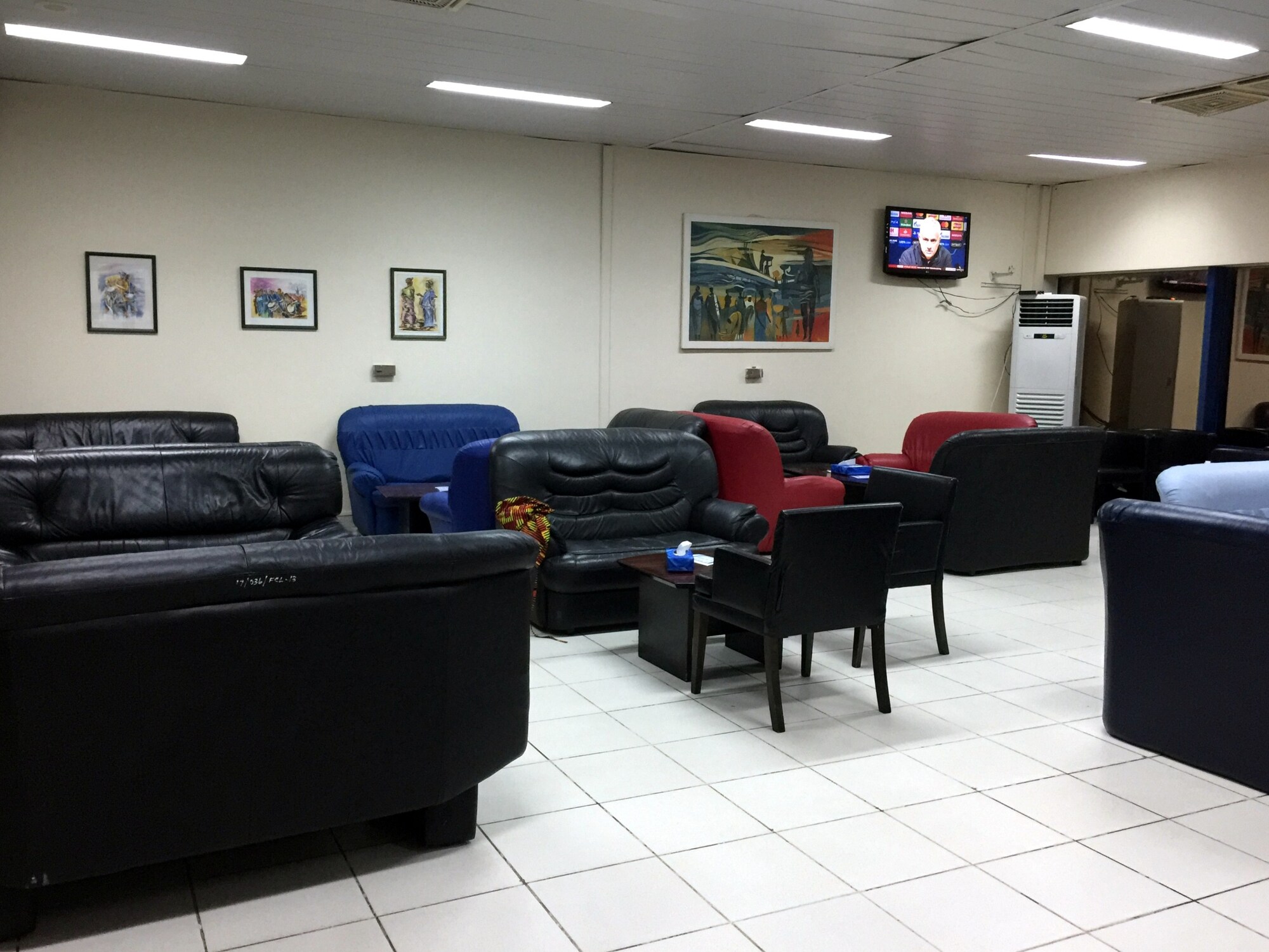 #2 of 5 images of First Class Lounge (Temporary Location)