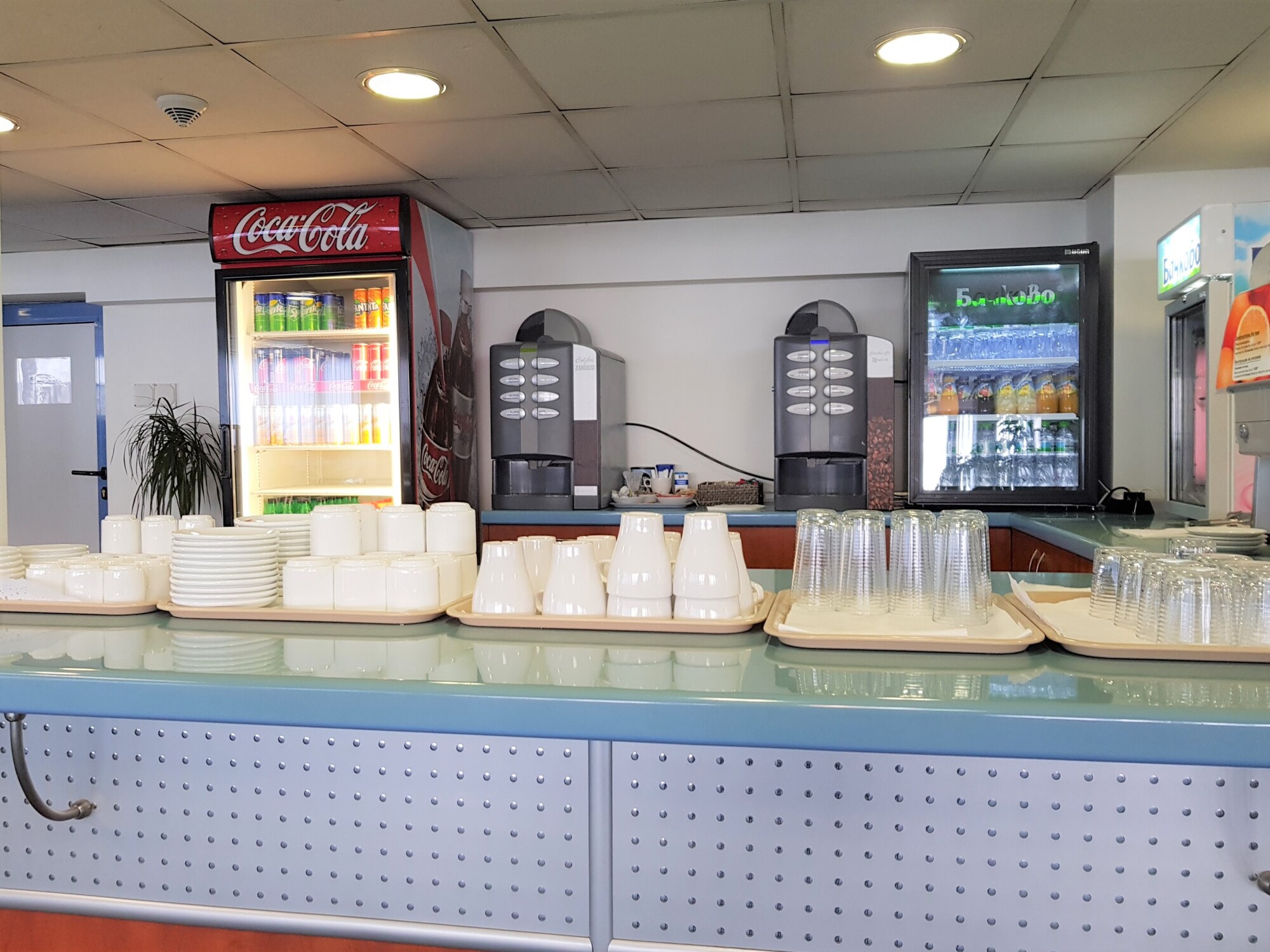 #3 of 5 images of Sofia Lounge