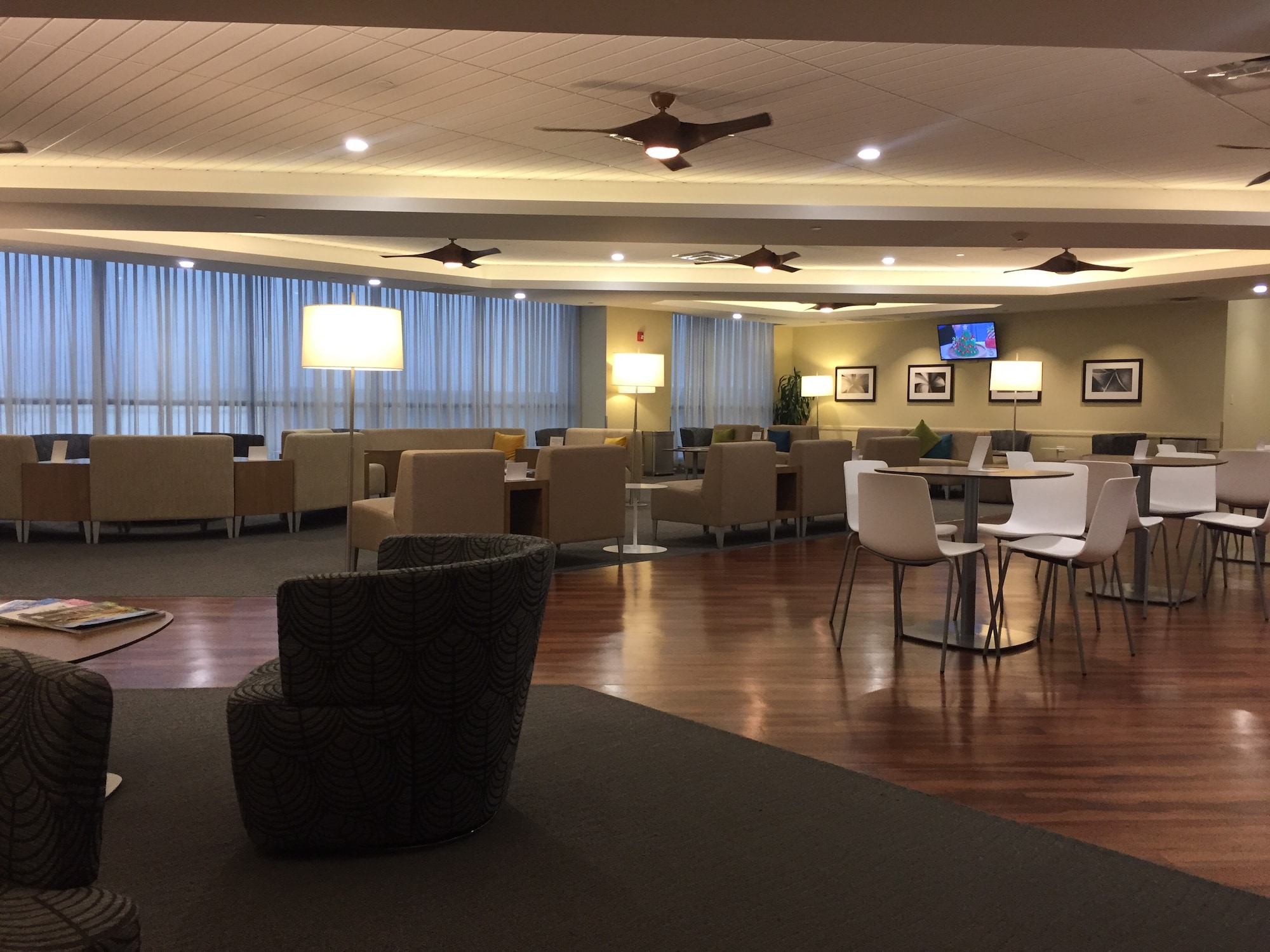 #3 of 5 images of Hawaiian Airlines The Plumeria Lounge