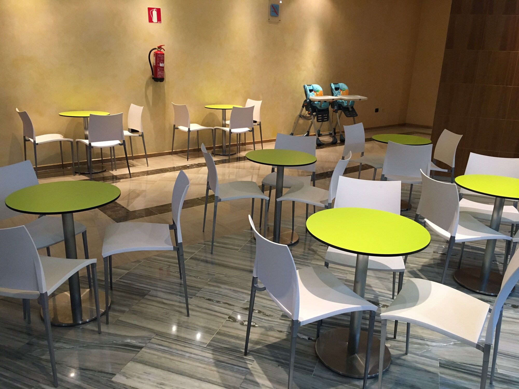 #2 of 5 images of Sala Montana Roja (Temporarily Closed)