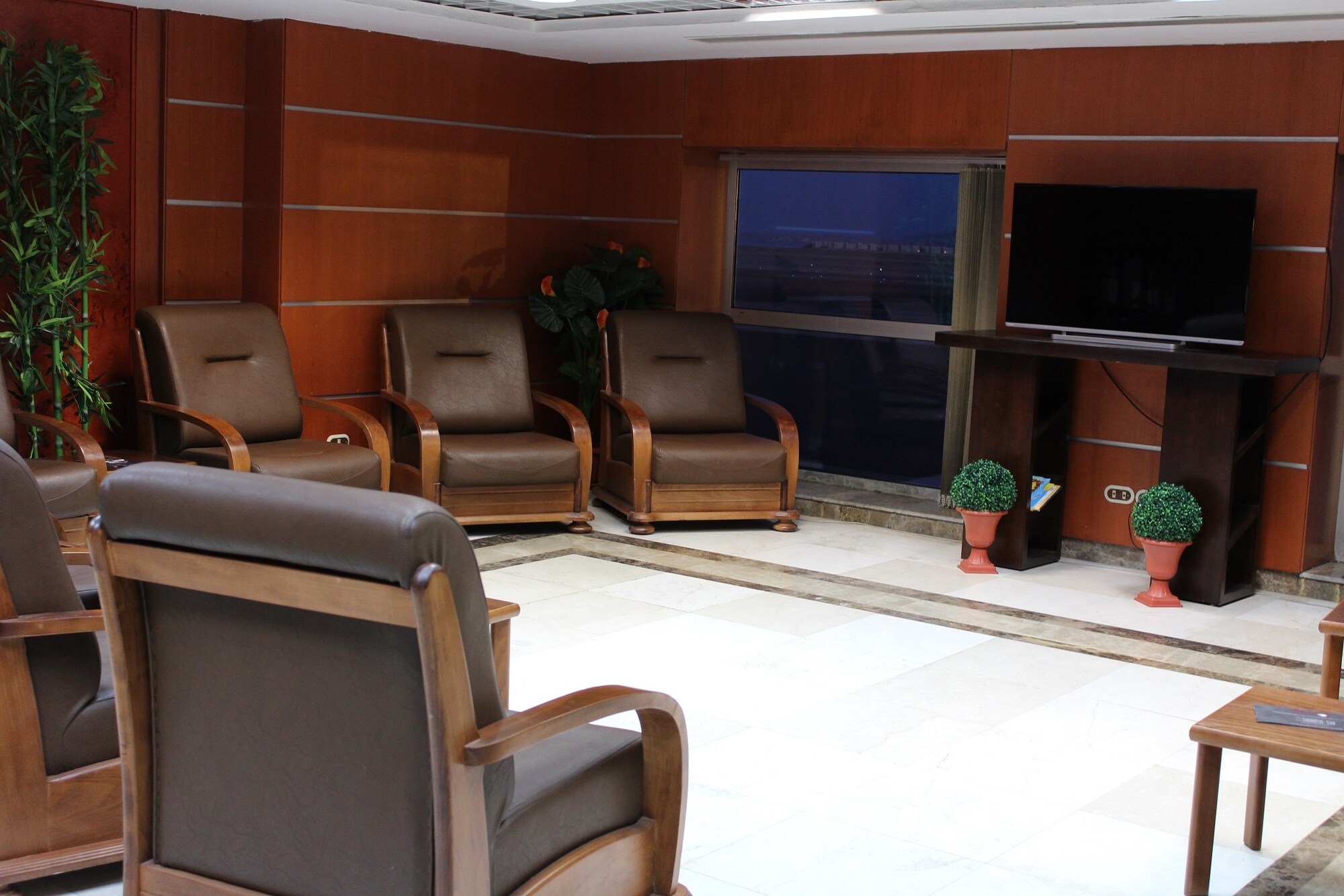 #1 of 5 images of Pearl Lounge (Terminal 2)