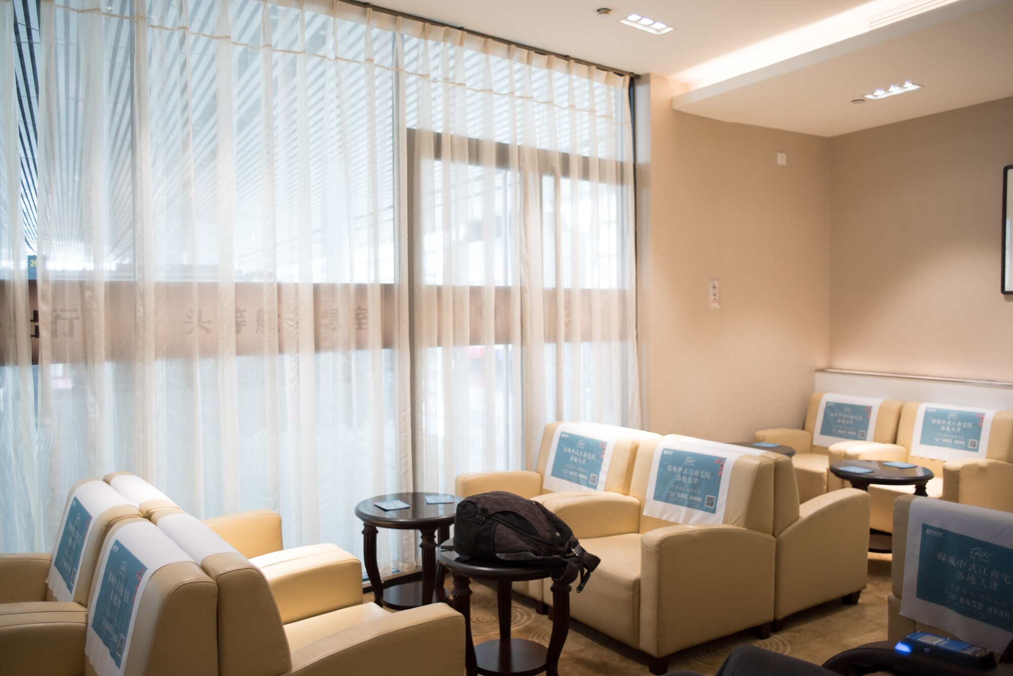 #2 of 5 images of First Class Lounge (No. 17)