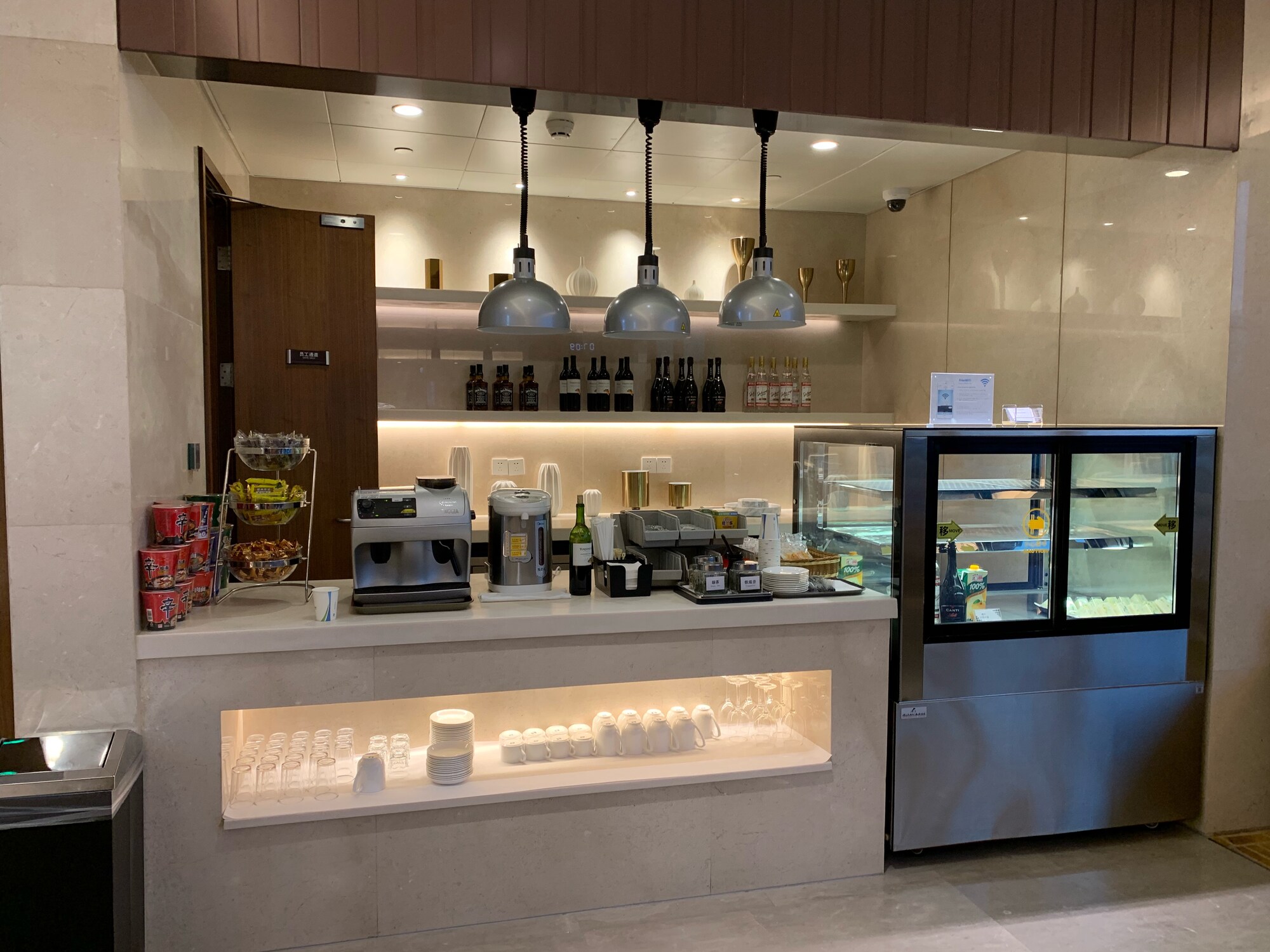 #2 of 5 images of V03 VIP Lounge (Temporarily Closed)