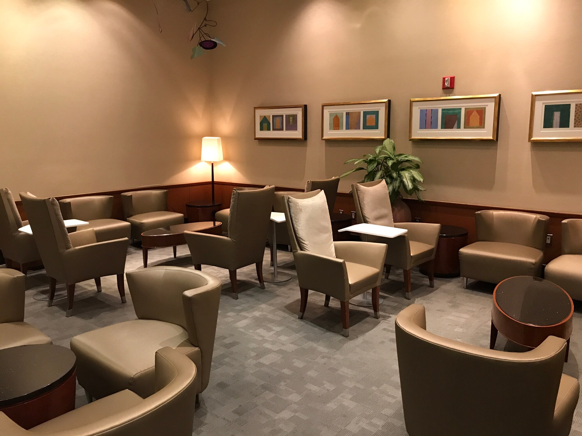 #3 of 5 images of Delta Air Lines Delta Sky Club