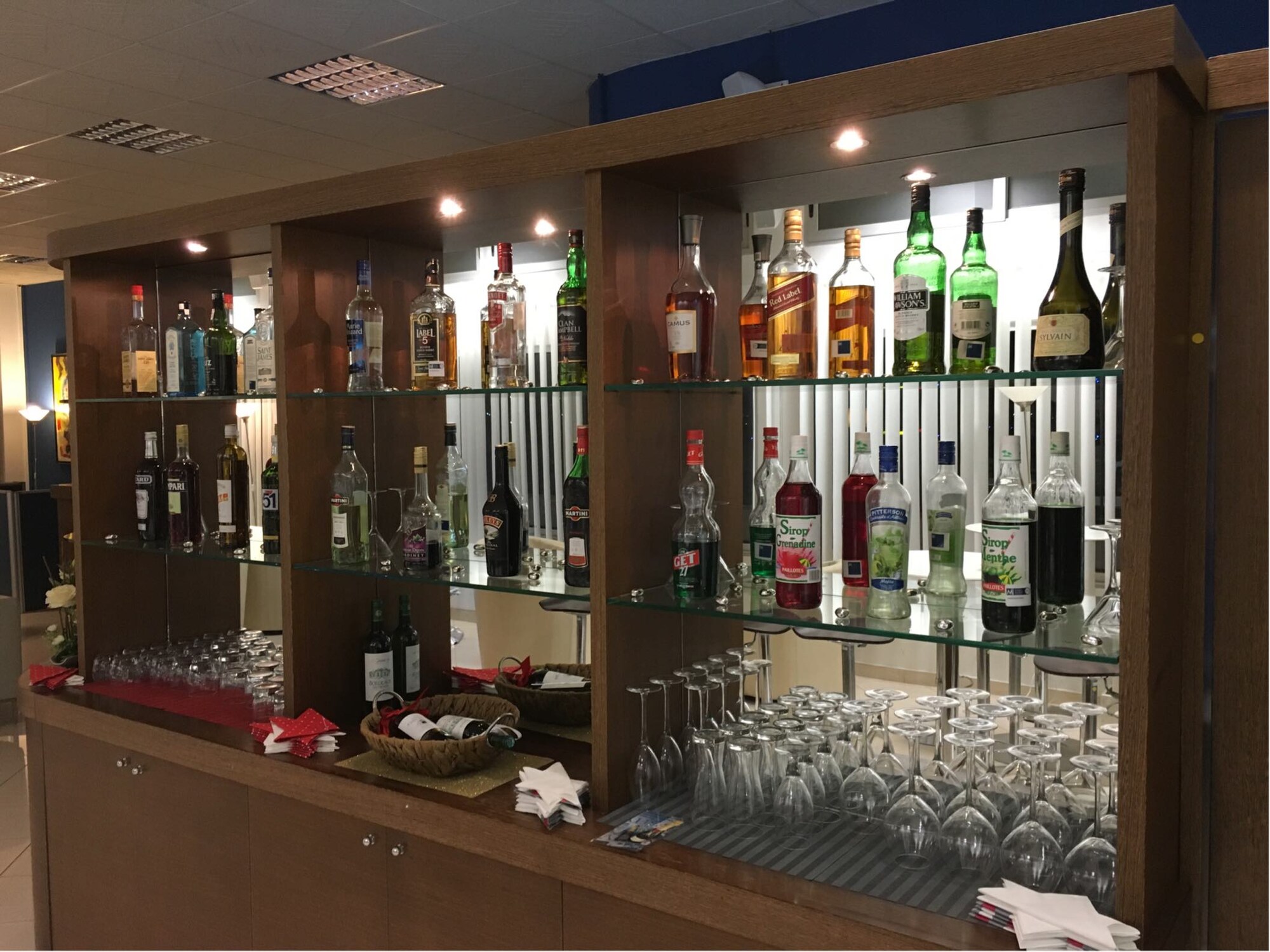 #4 of 5 images of AHS Business Class Lounge