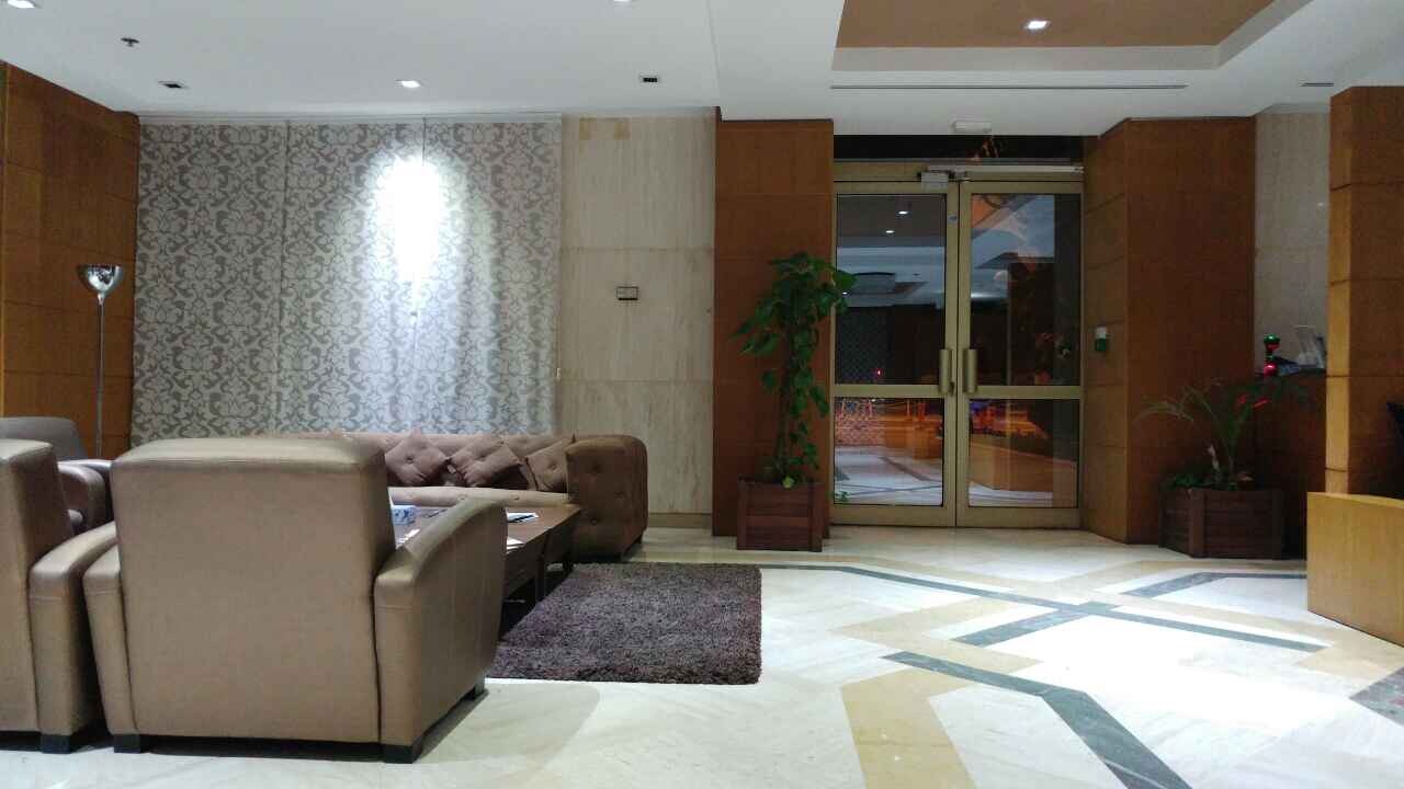 #2 of 3 images of Pearl Lounge