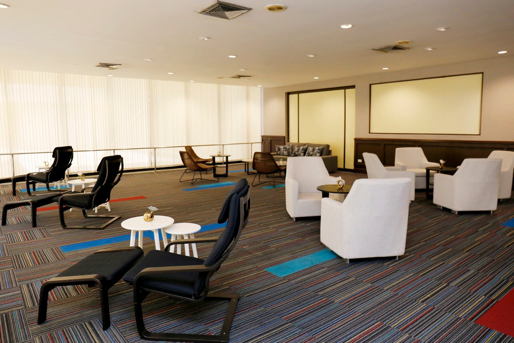 #3 of 5 images of Miracle Lounge No. 1 (Temporarily Closed)