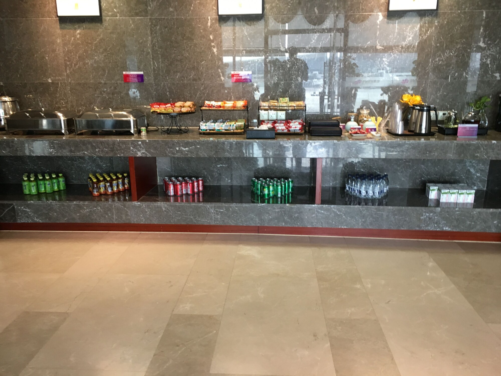 #4 of 5 images of First Class Lounge (Gate 242) (Temporarily Closed)
