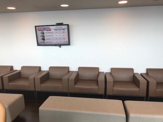 #2 of 5 images of Wingtips Lounge