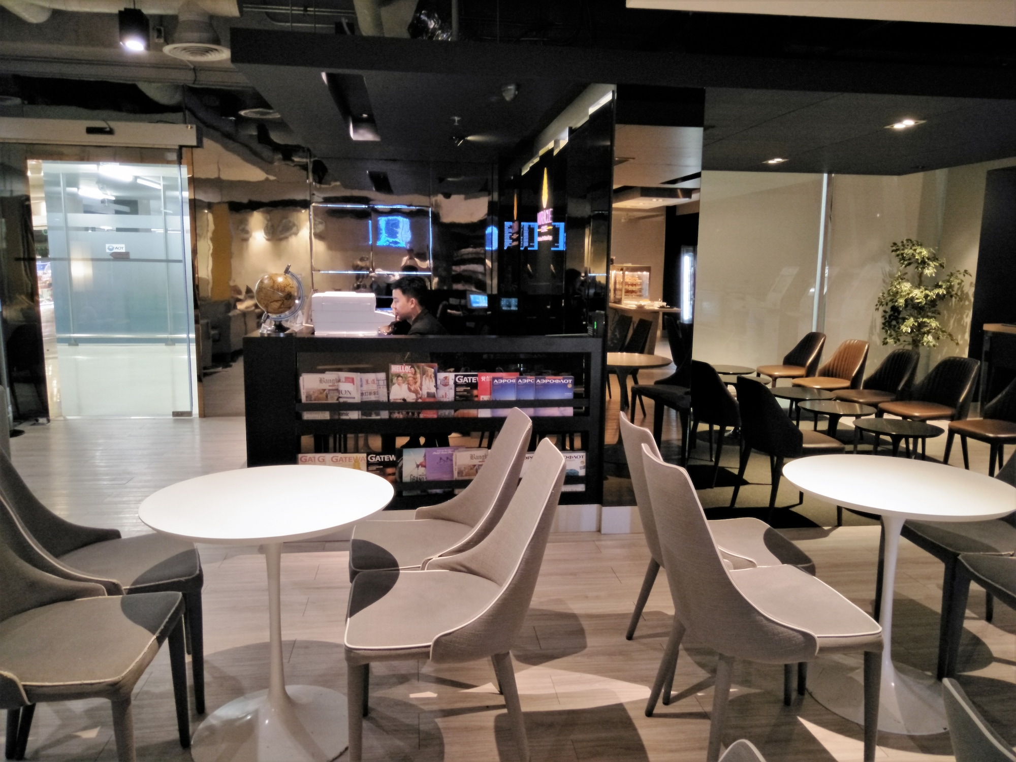 #1 of 5 images of Miracle First Class Lounge (Temporarily Closed)