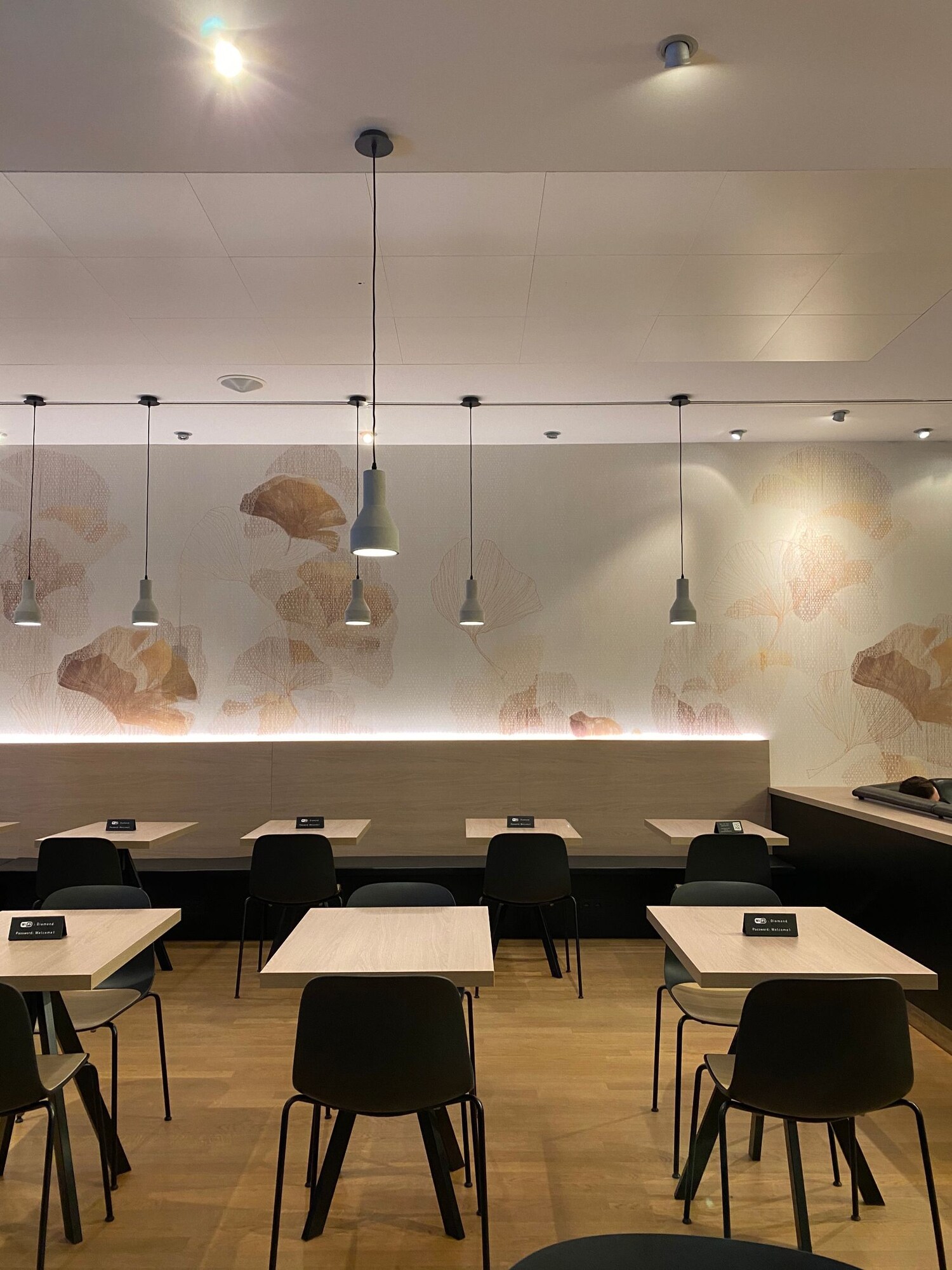#3 of 5 images of Diamond Lounge