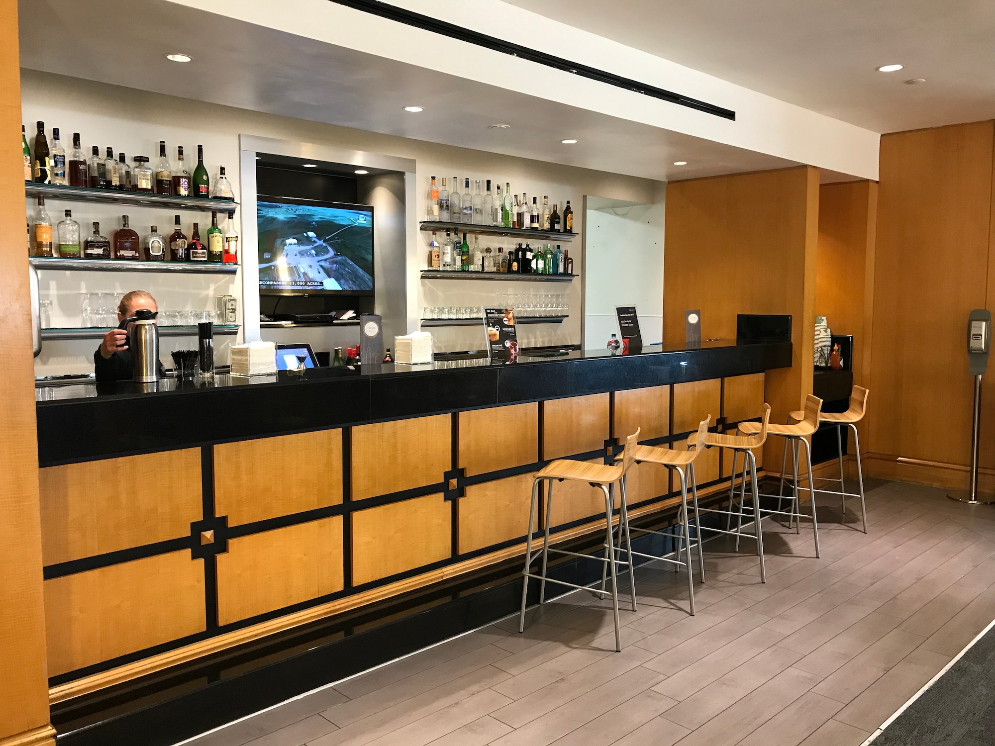 #2 of 5 images of Delta Air Lines Delta Sky Club