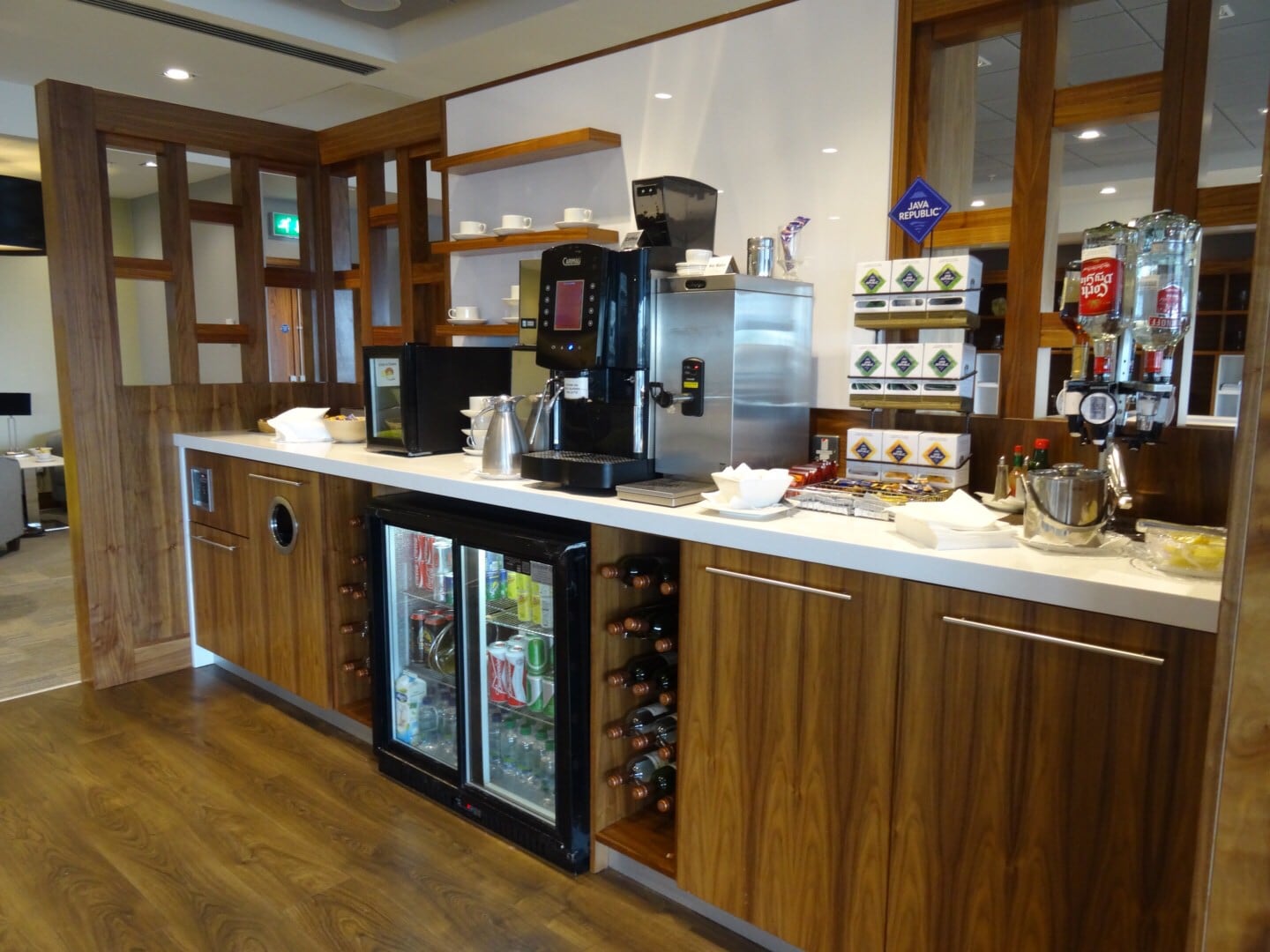 #3 of 5 images of T1 Lounge