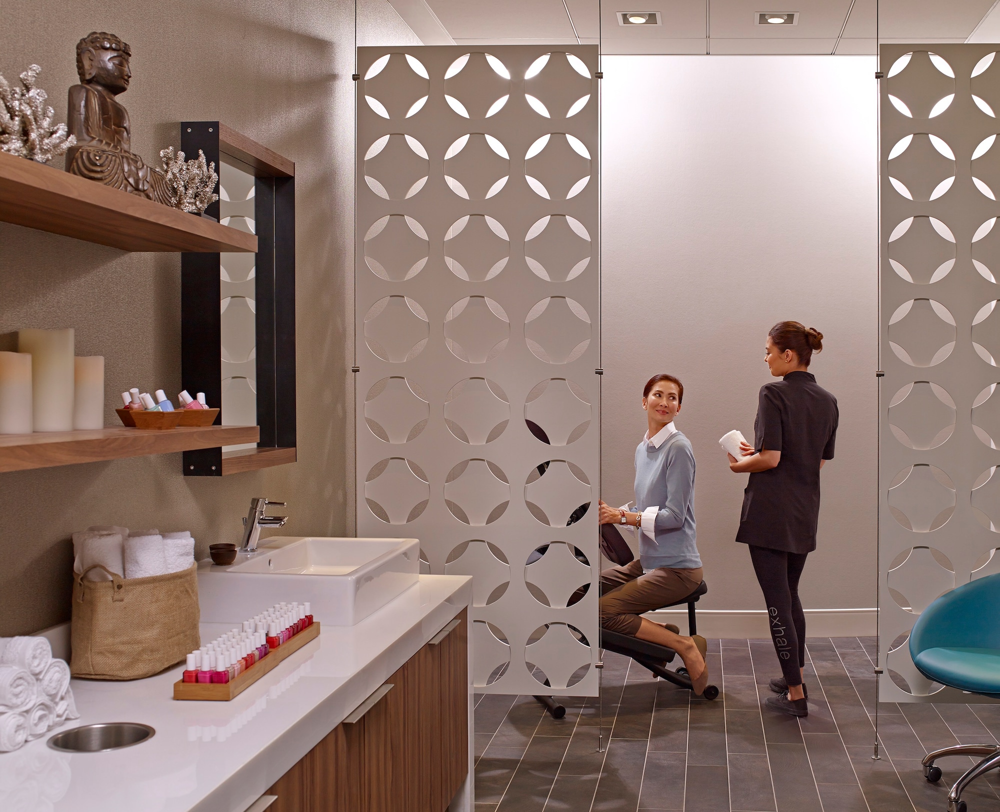 #3 of 5 images of The Centurion Lounge