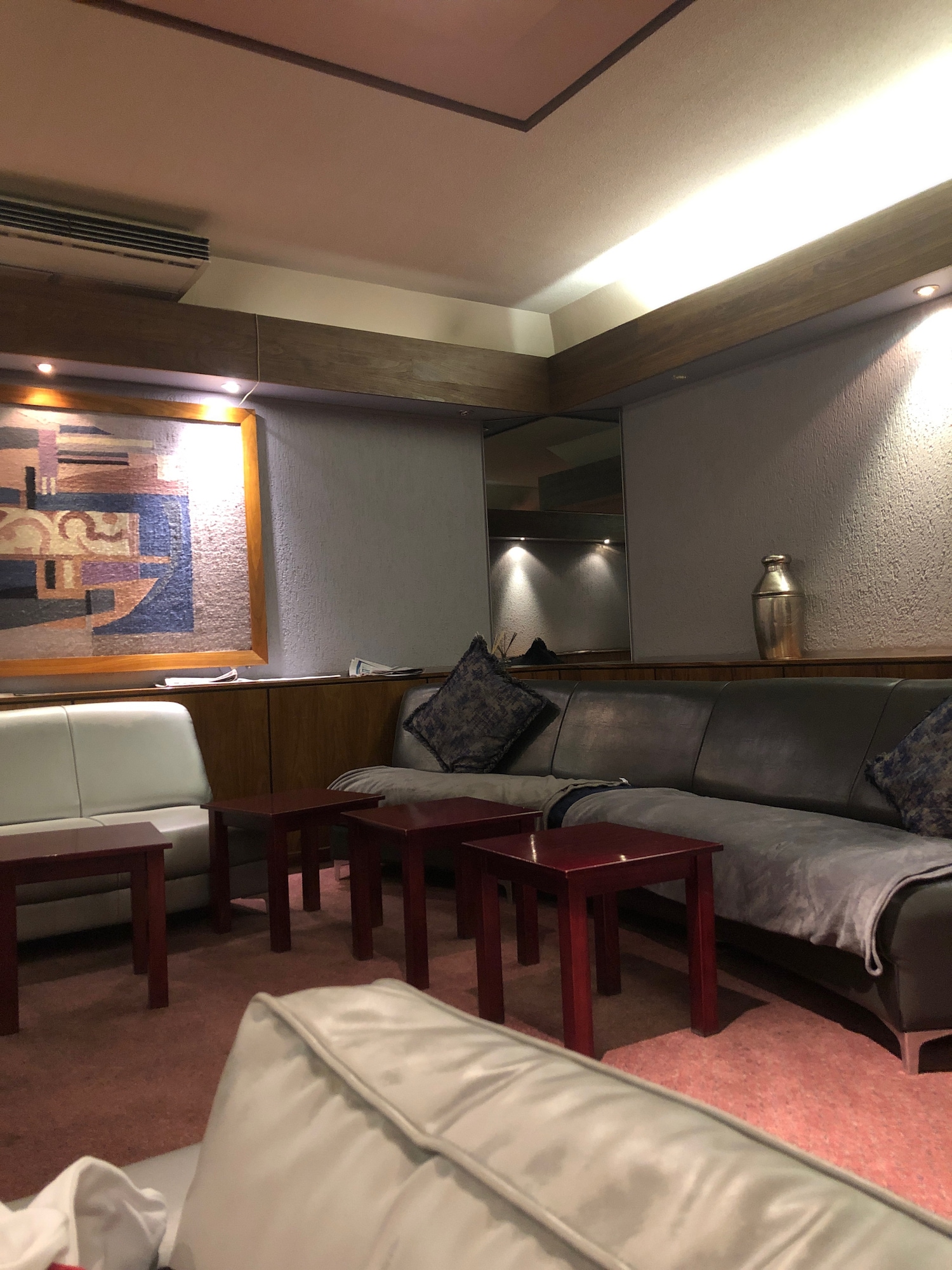 #2 of 3 images of Oshoto Lounge