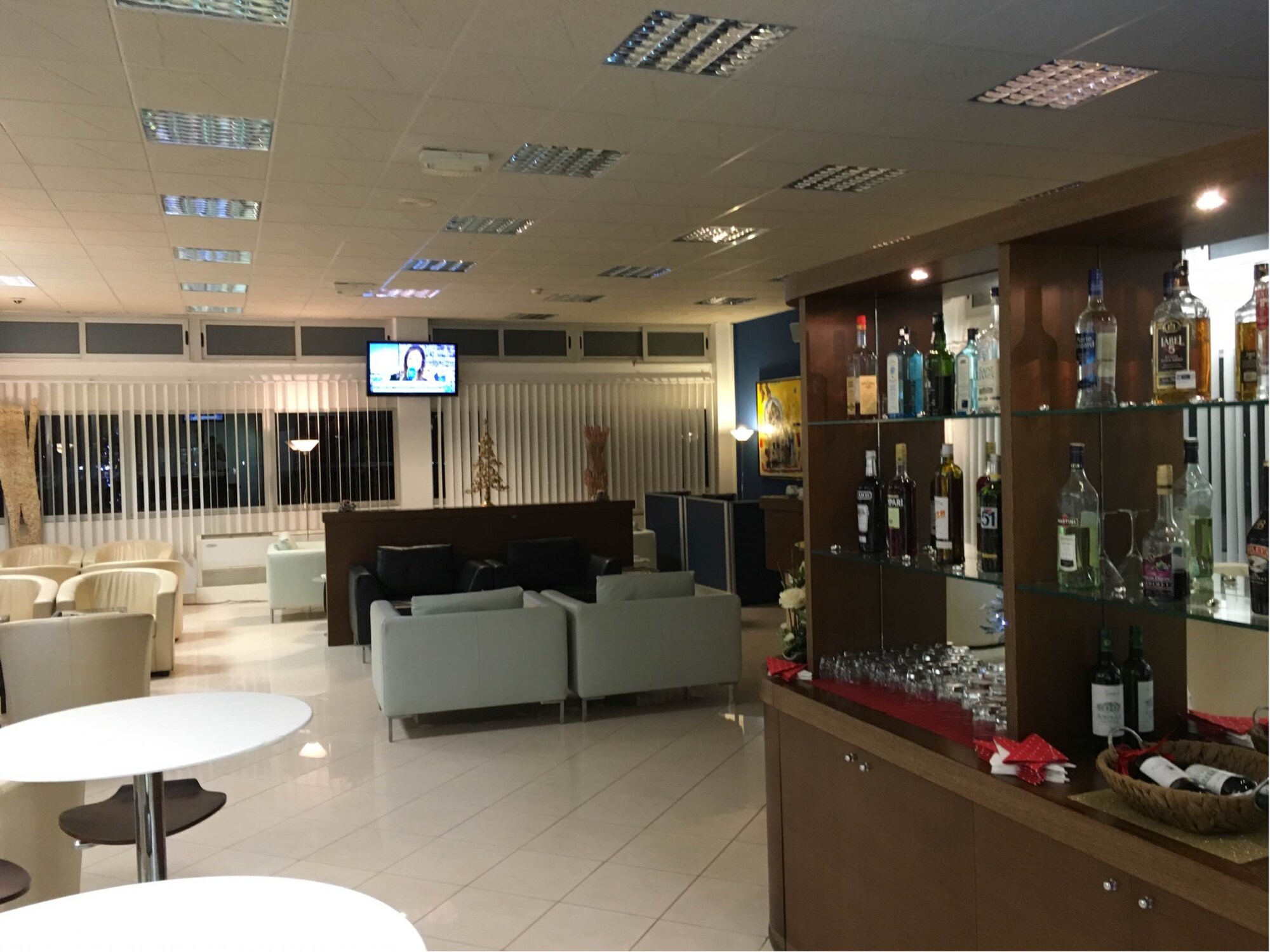 #2 of 5 images of AHS Business Class Lounge