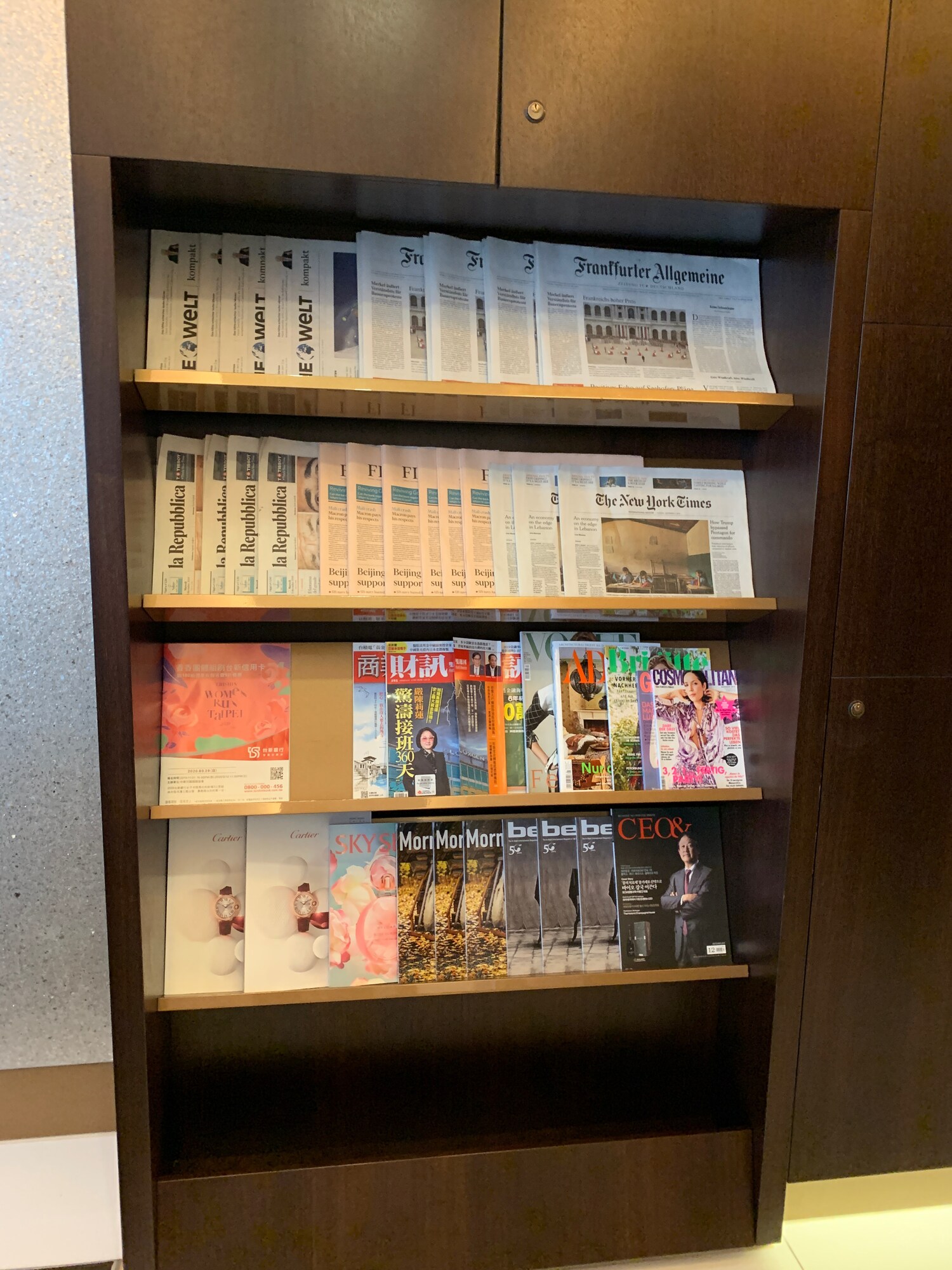 #2 of 5 images of Priority Lounge
