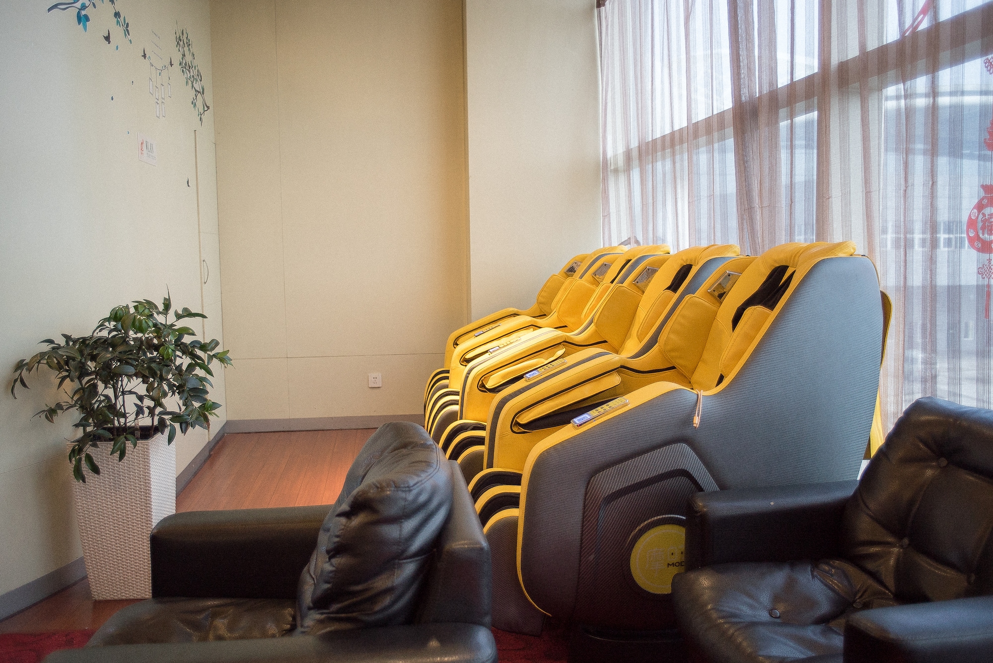 #4 of 5 images of Domestic First Class Lounge 2