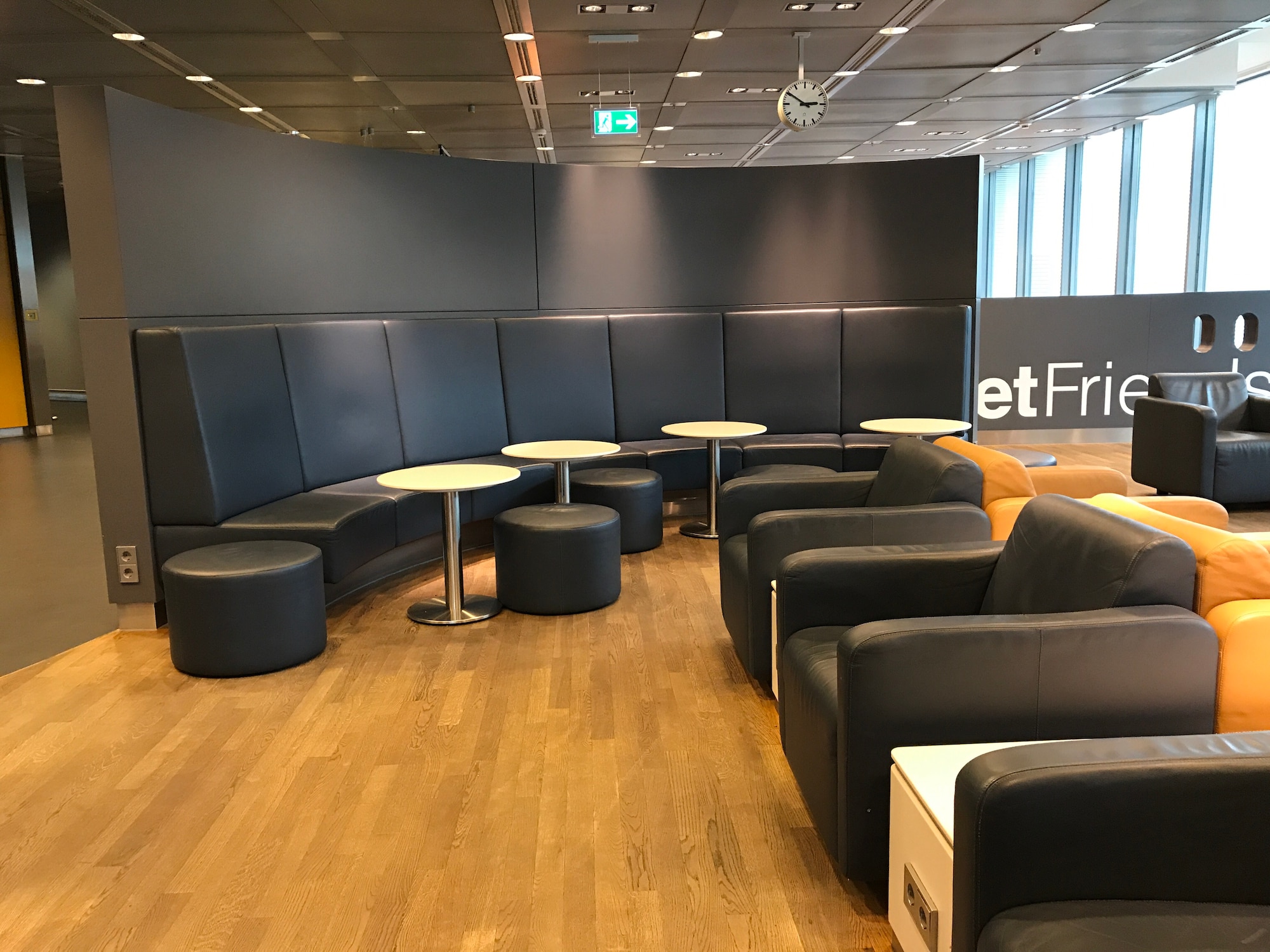 #1 of 5 images of Lufthansa Business Lounge (Non-Schengen, Gates B44-B48) (Temporarily Closed)