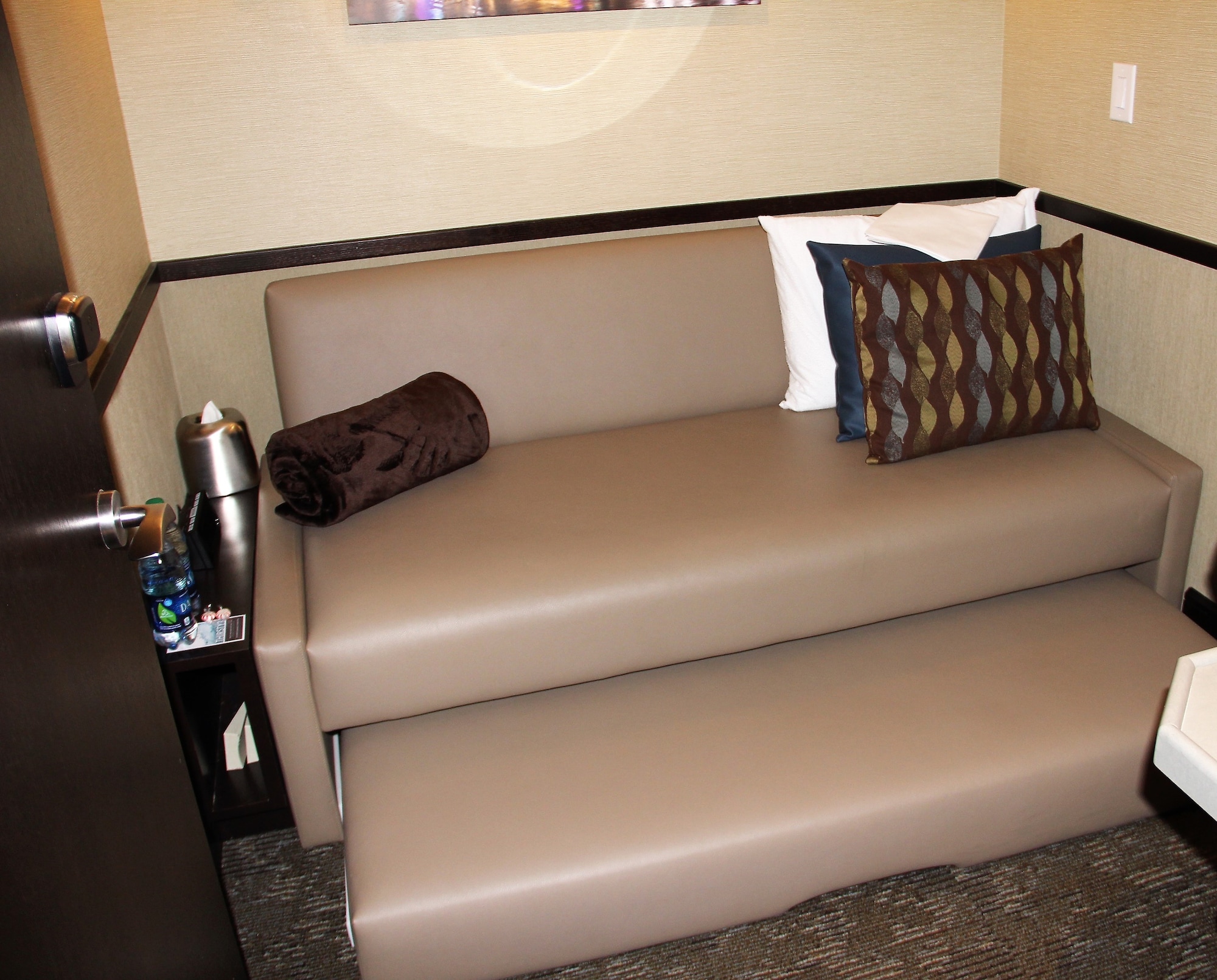 #3 of 5 images of Minute Suites