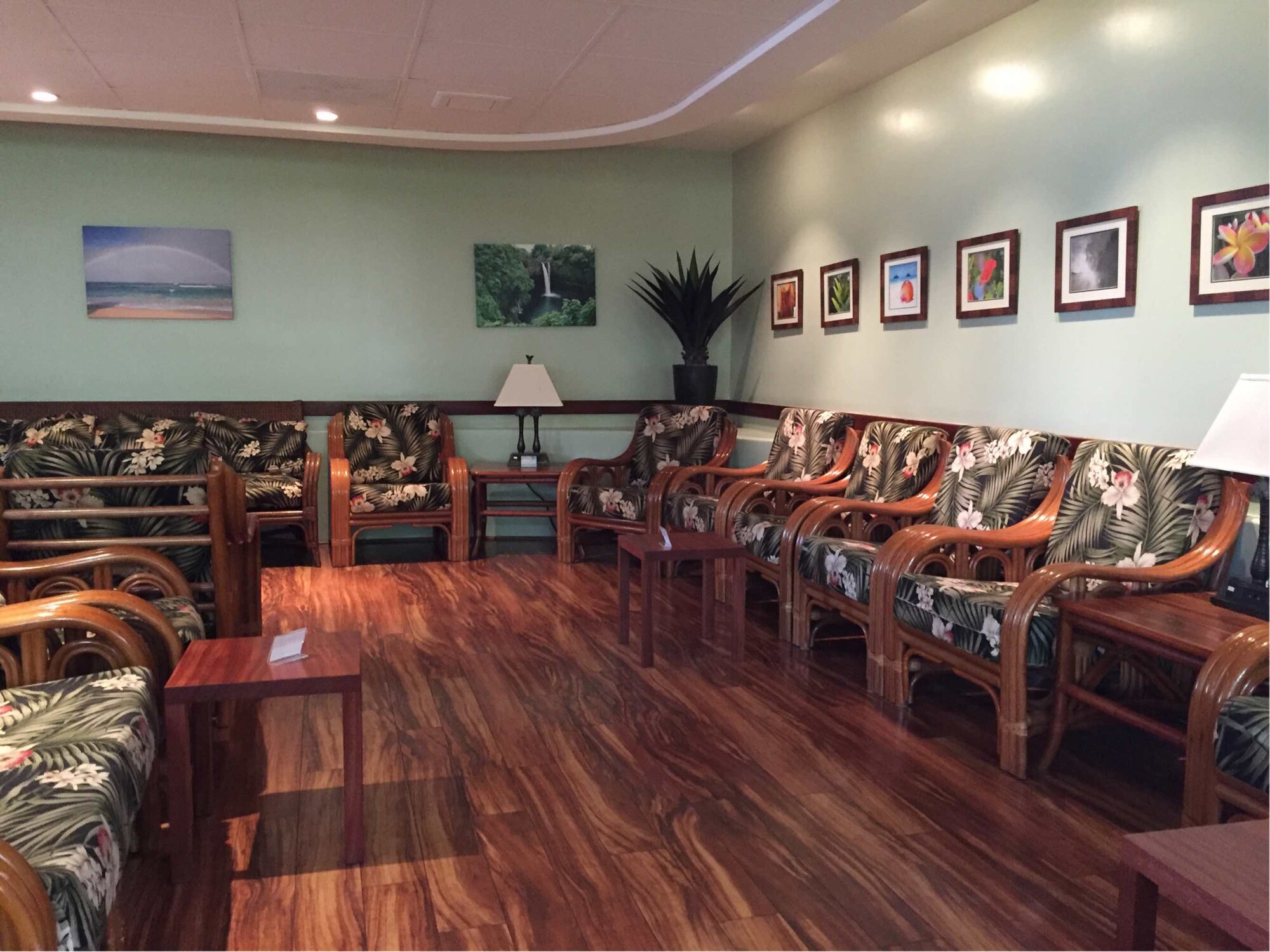 #2 of 5 images of IASS Hawaii Lounge (Temporarily Closed)