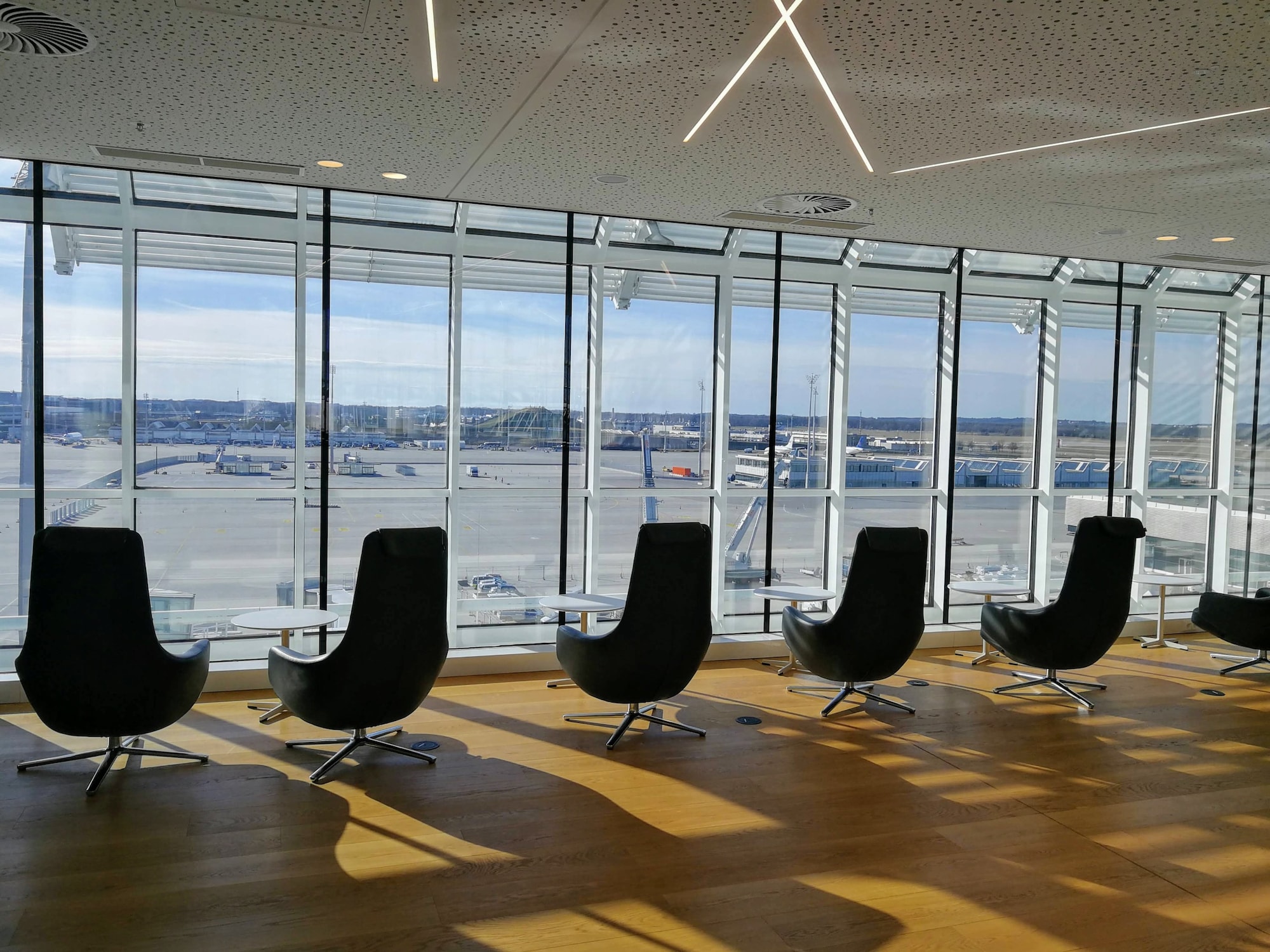 #4 of 5 images of Airport Lounge World