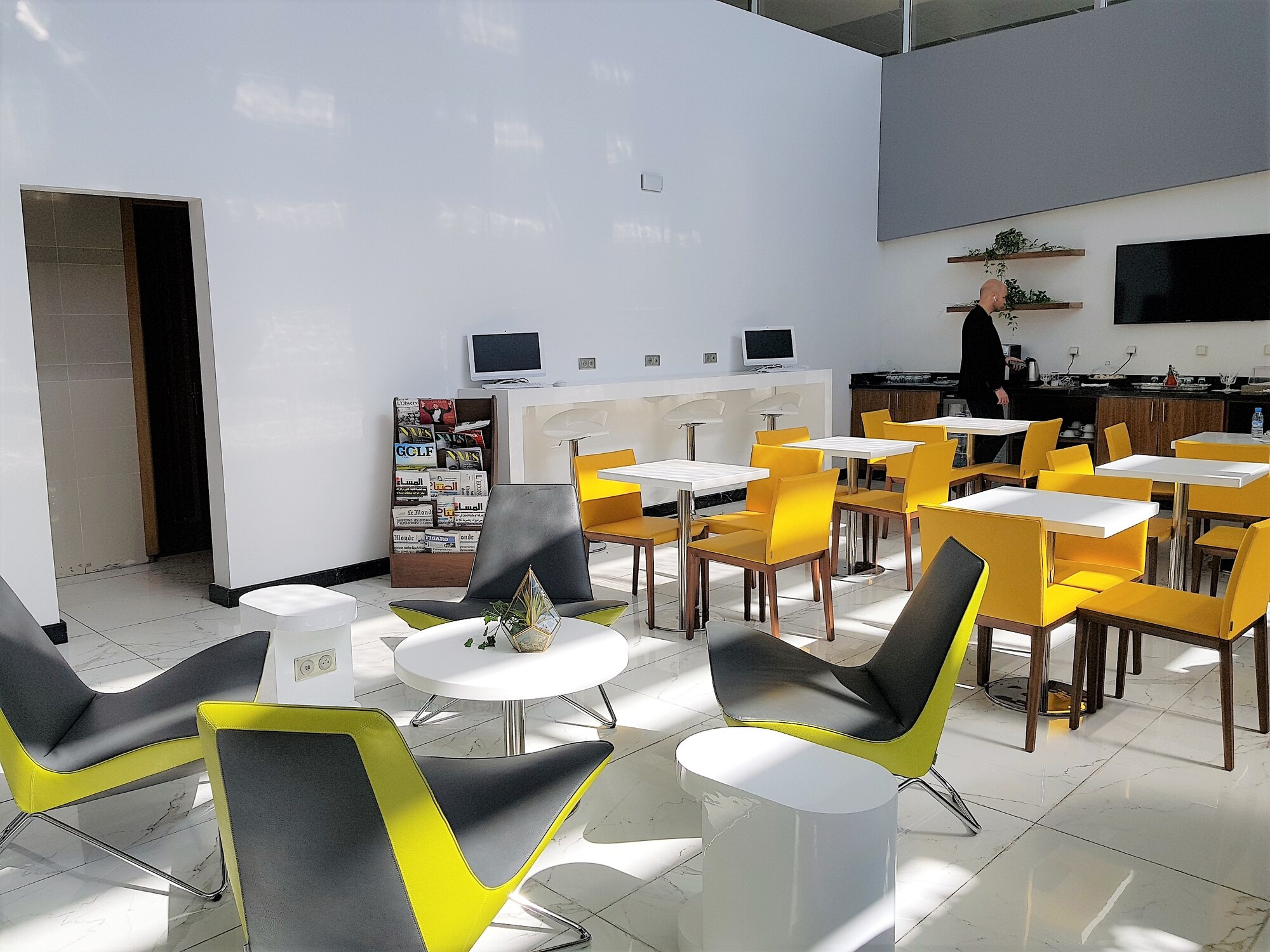 #3 of 5 images of Pearl Lounge