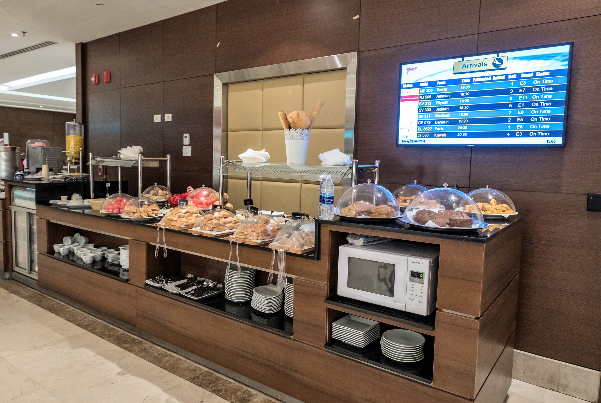 #3 of 5 images of First Class Lounge