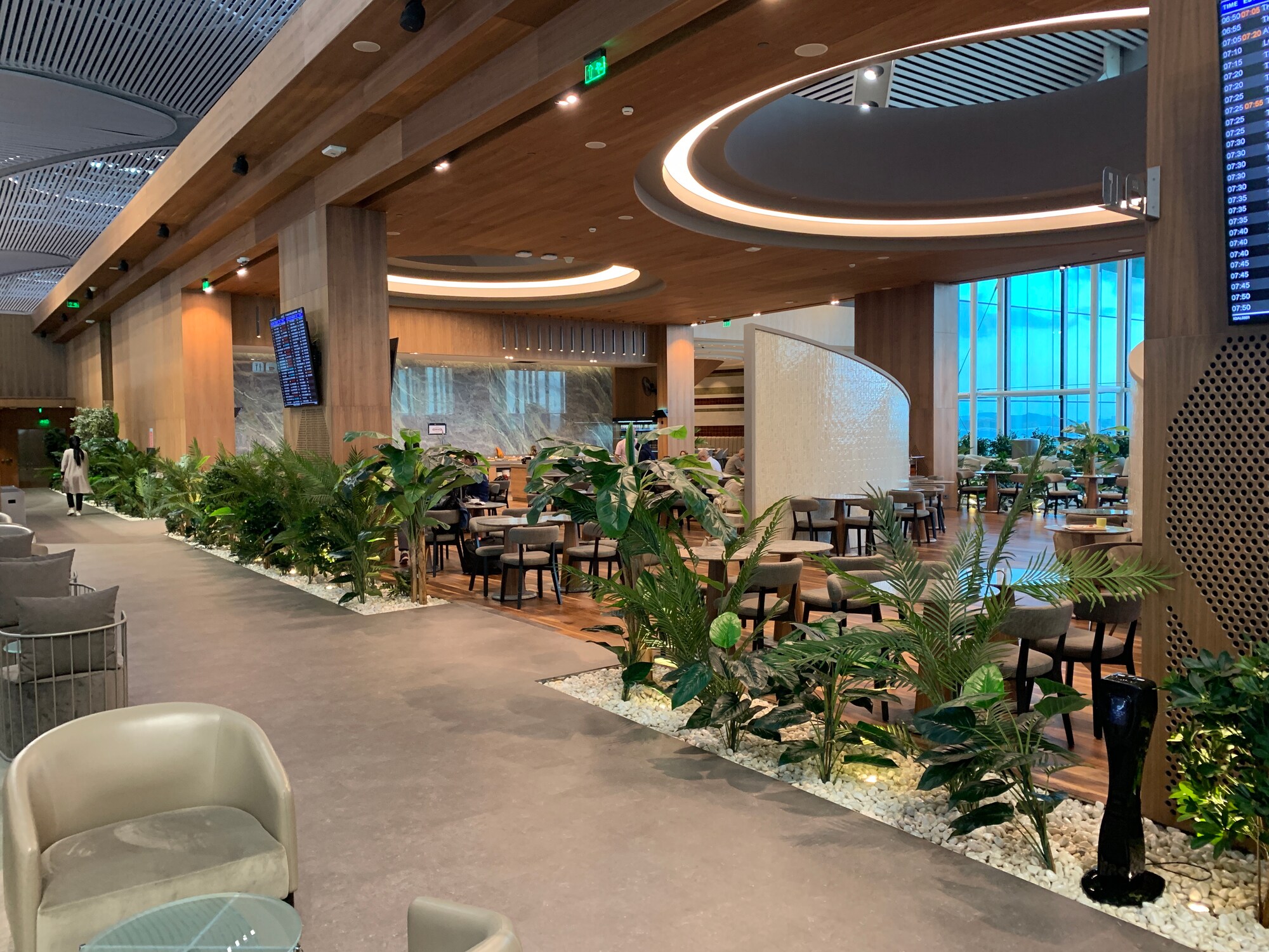 #5 of 5 images of IGA Lounge