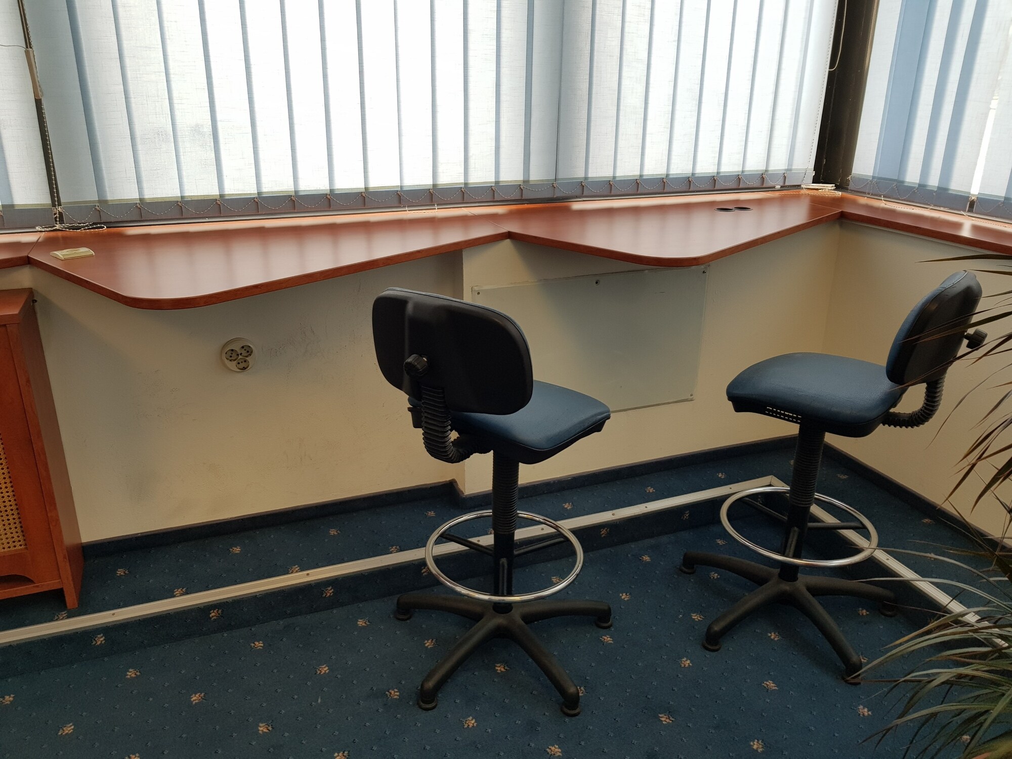 #5 of 5 images of Sofia Lounge