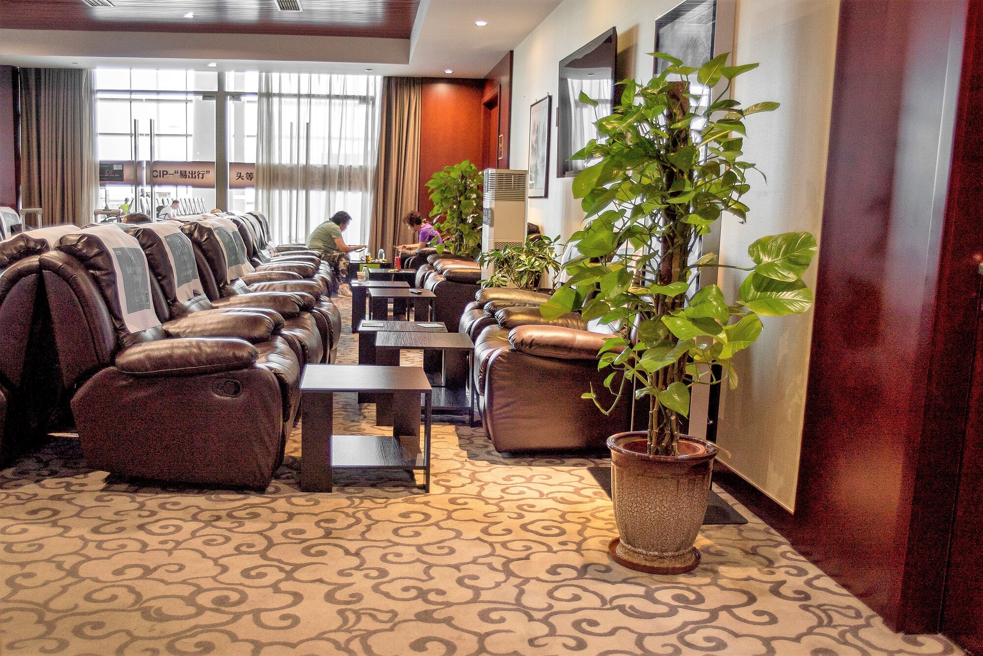 #2 of 5 images of First Class Lounge (No. 22)