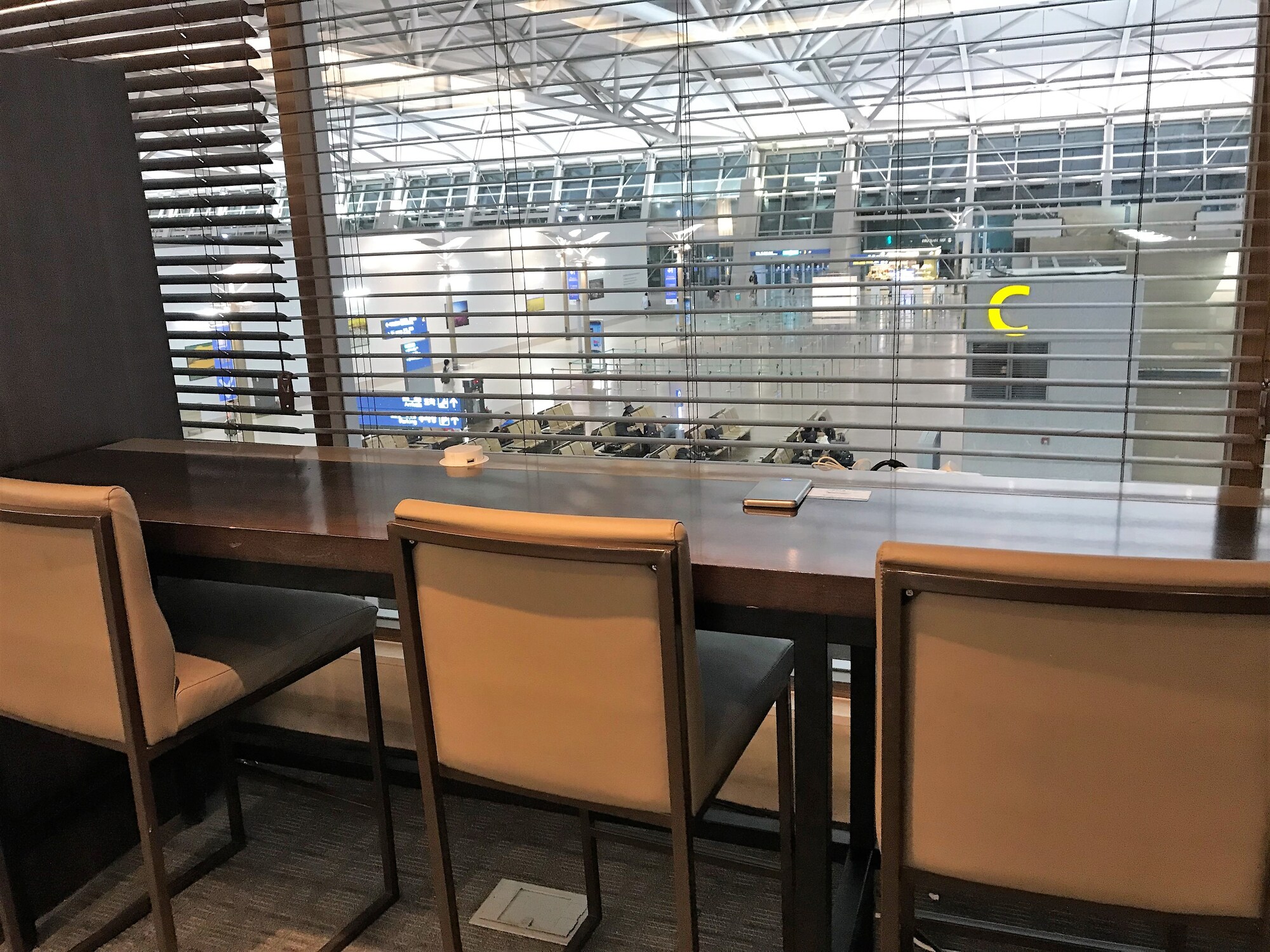 #2 of 5 images of Sky Hub Lounge East (Temporarily Closed)