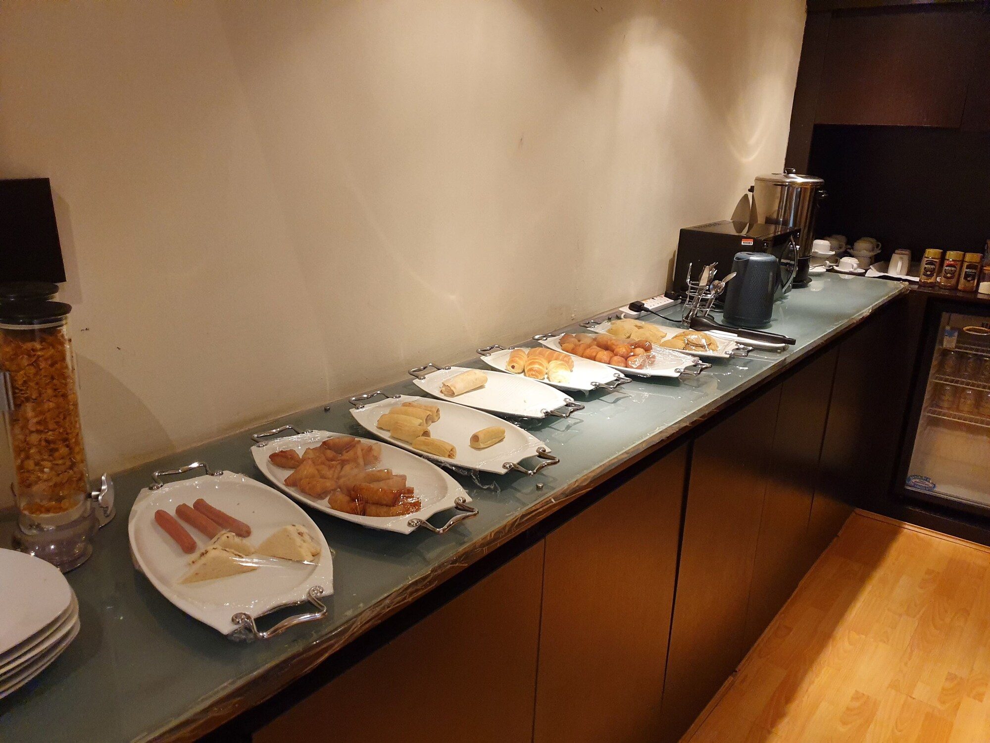#4 of 5 images of Skyway Premium Lounge