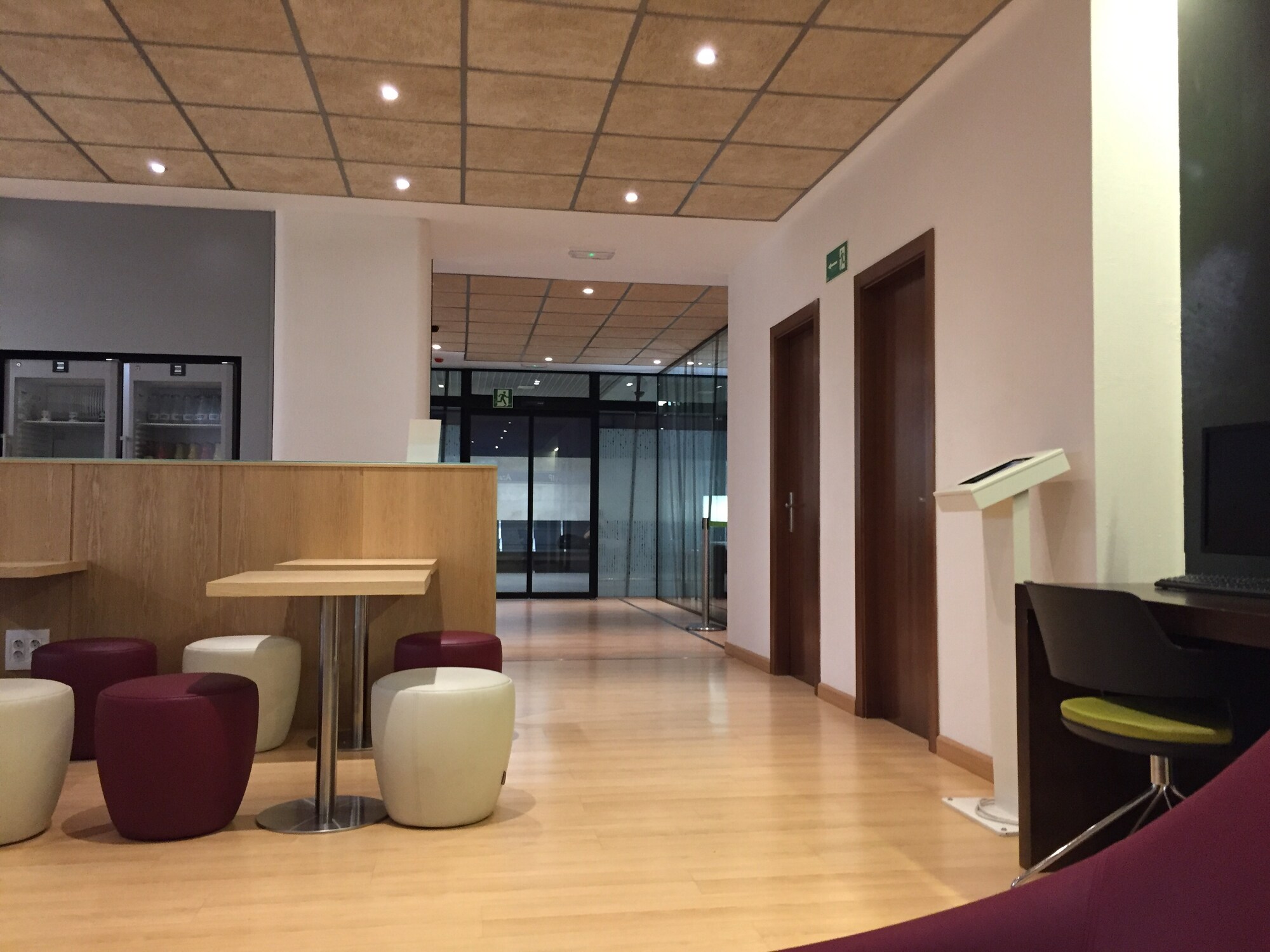#2 of 5 images of Sala VIP Azahar (Temporarily Closed)