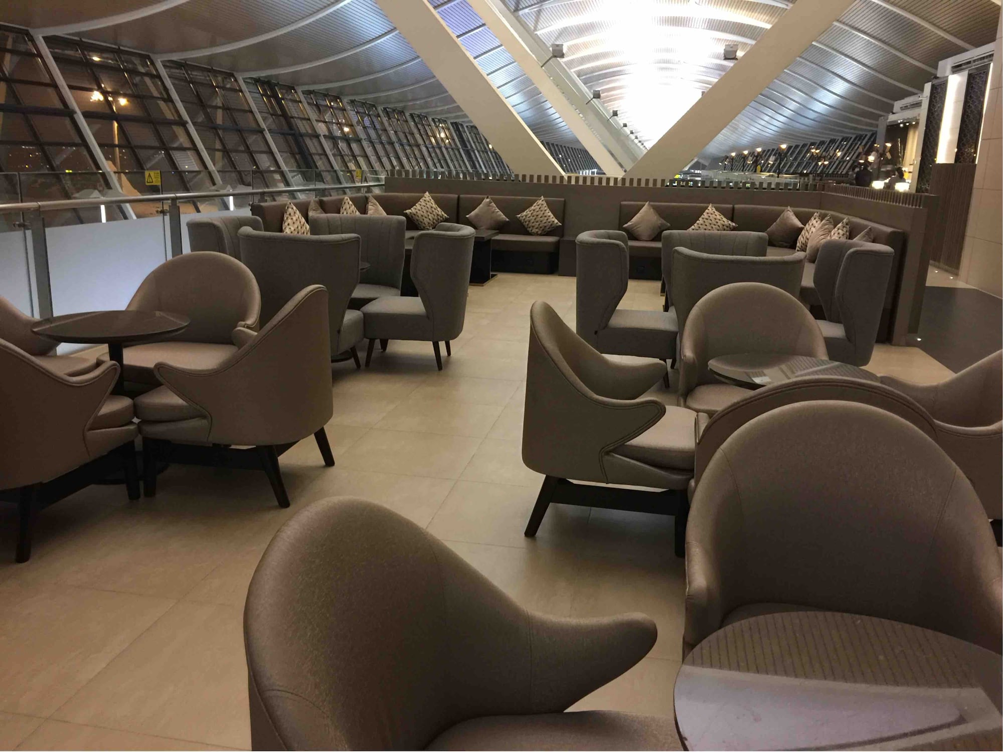 #3 of 5 images of No. 77 China Eastern Plaza Premium Lounge