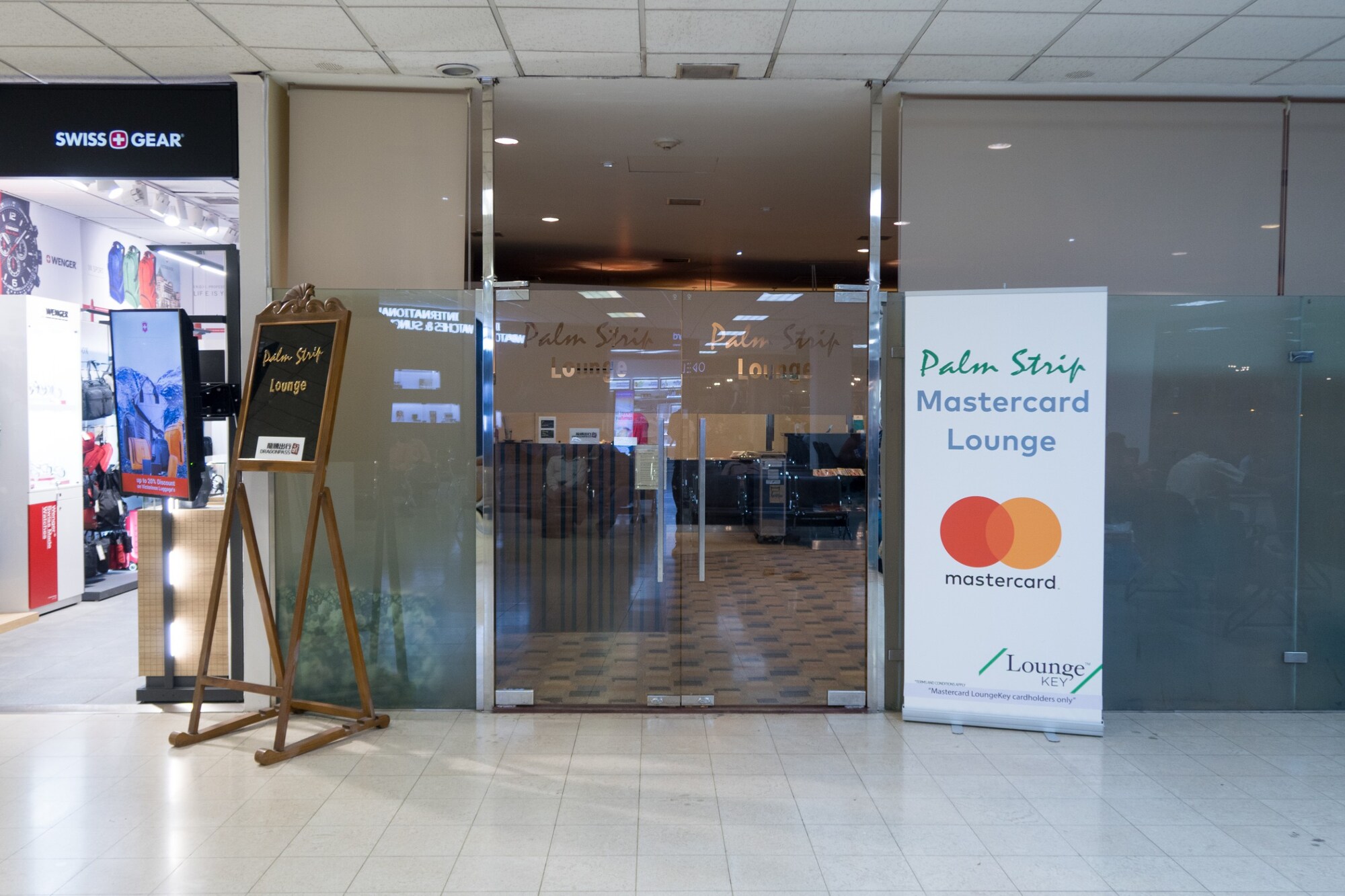 #2 of 5 images of Palm Strip Lounge (Temporarily Closed)