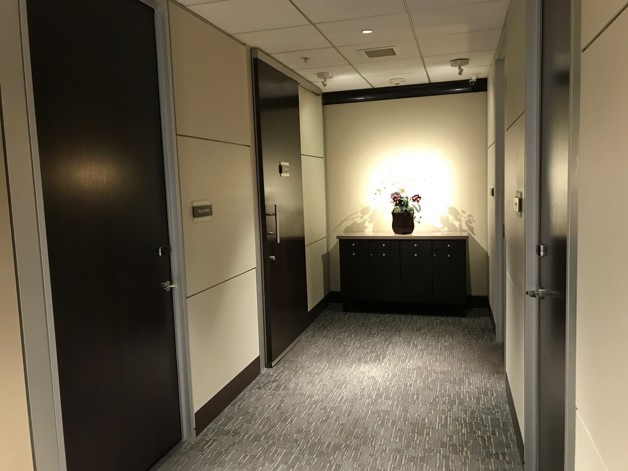 #3 of 5 images of Minute Suites