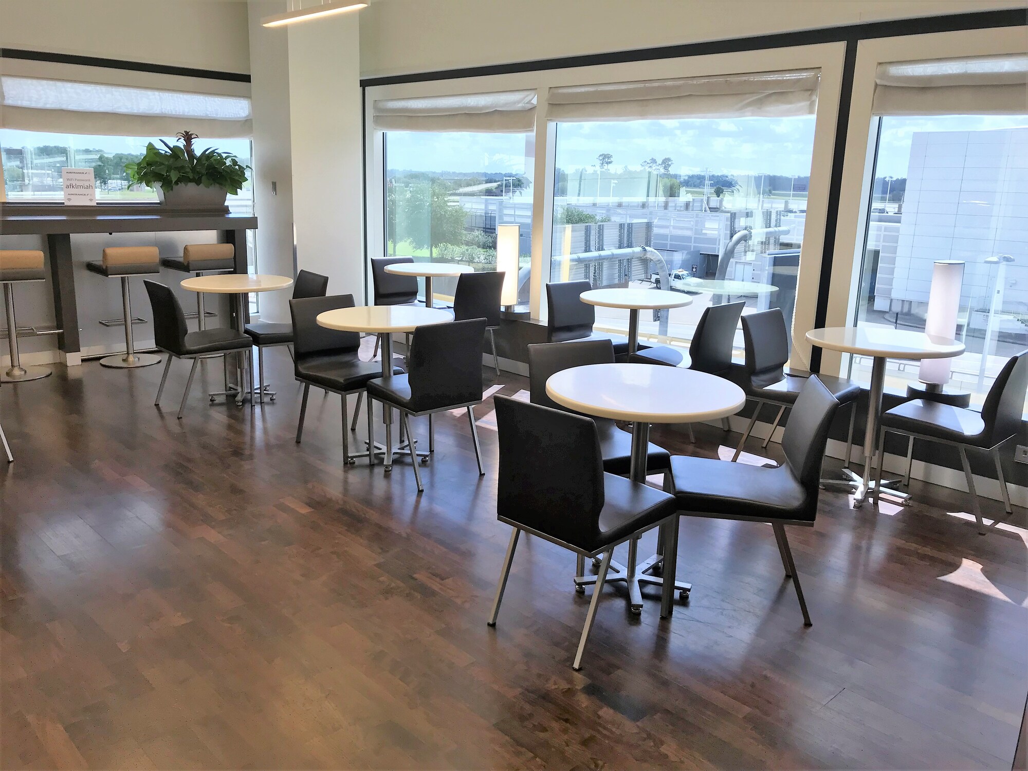 #2 of 5 images of Air France Lounge